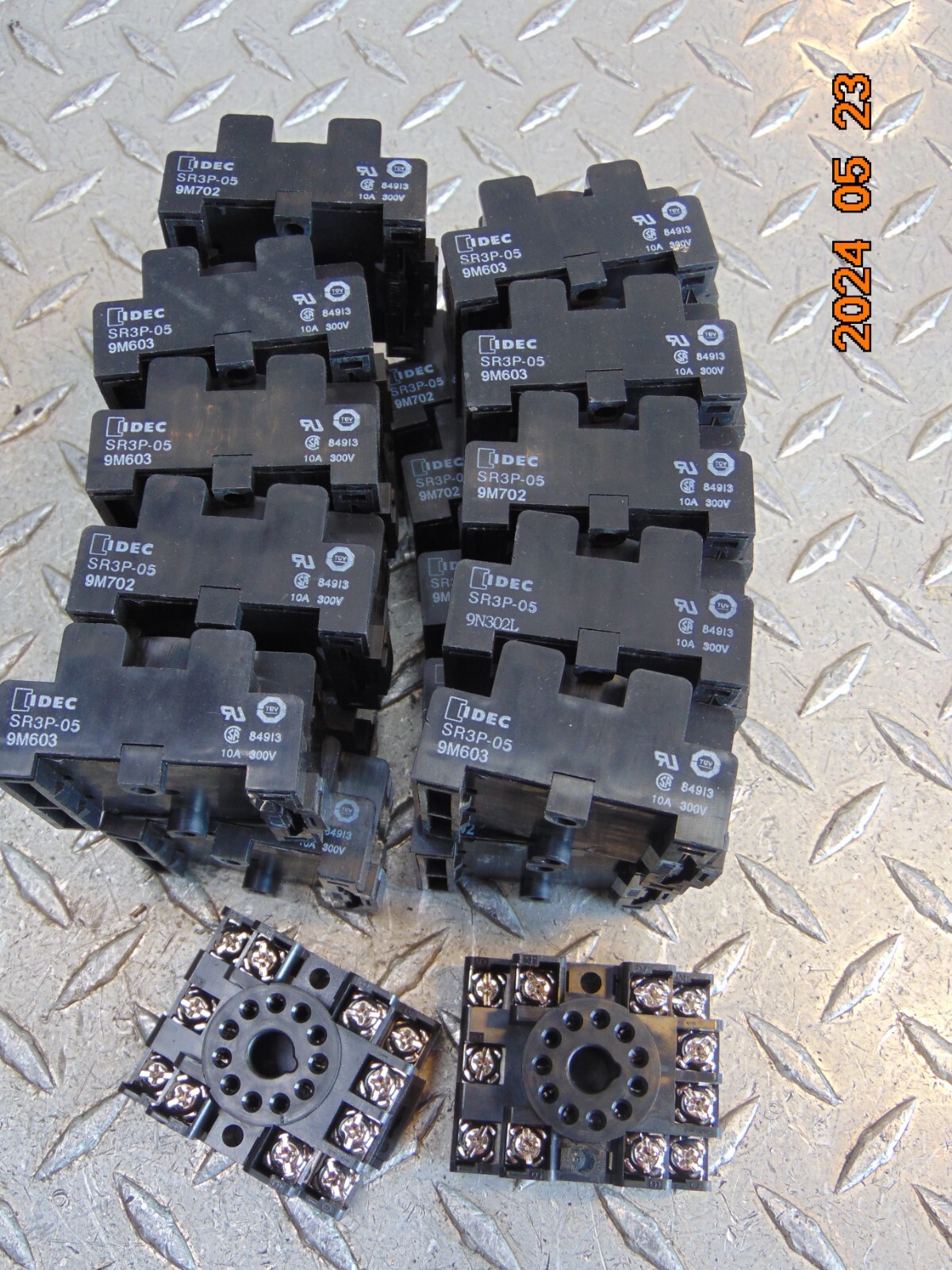 *LOT OF 3* IDEC SR3P-05 RELAY SOCKET BASE 10A 300V - QUANTITY - FREE SHIPPING
