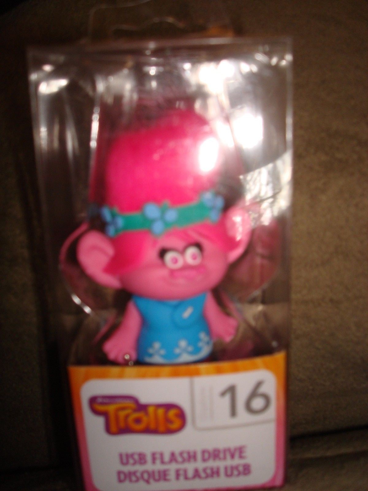 TROLLS 16 GB USB FLASH DRIVE