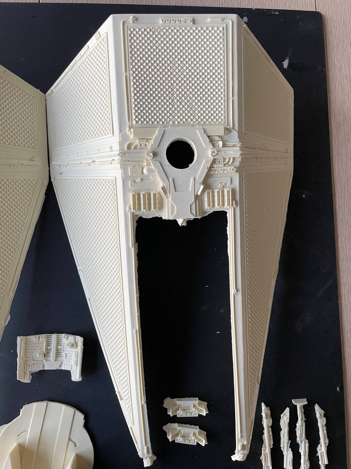 Studio Scale Tie Interceptor Resin Casted Model Kit (1/24