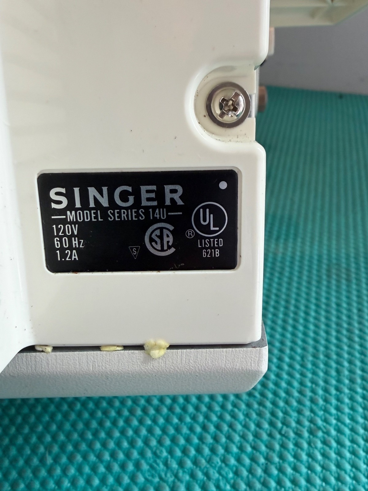 SINGER QuantumLock 14U Serger Sewing Machine - Working - Missing Cylinder Cover
