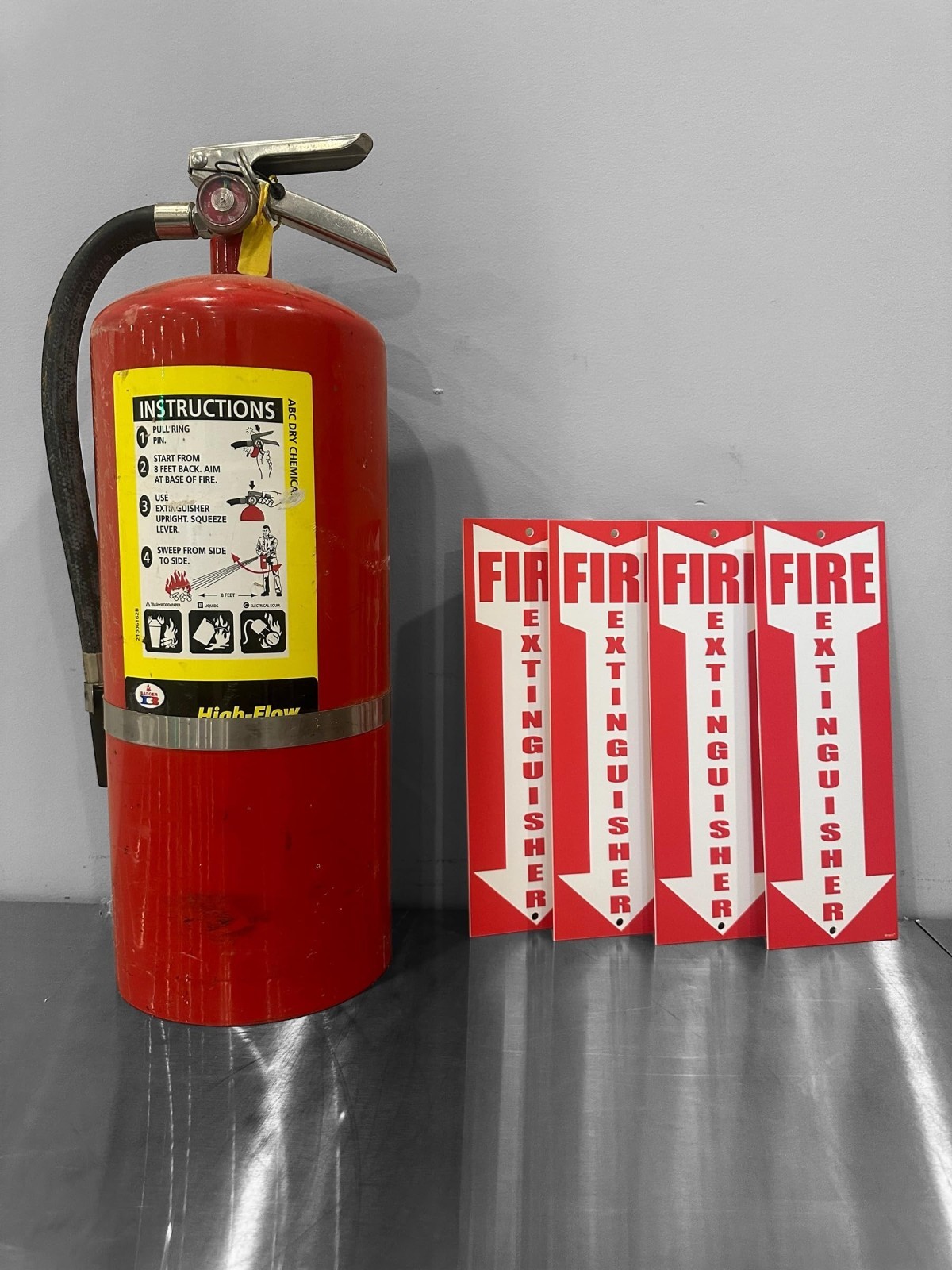 4Pack Fire Extinguisher Plastic Safety Signs Wall Mount for Office Warehouse New
