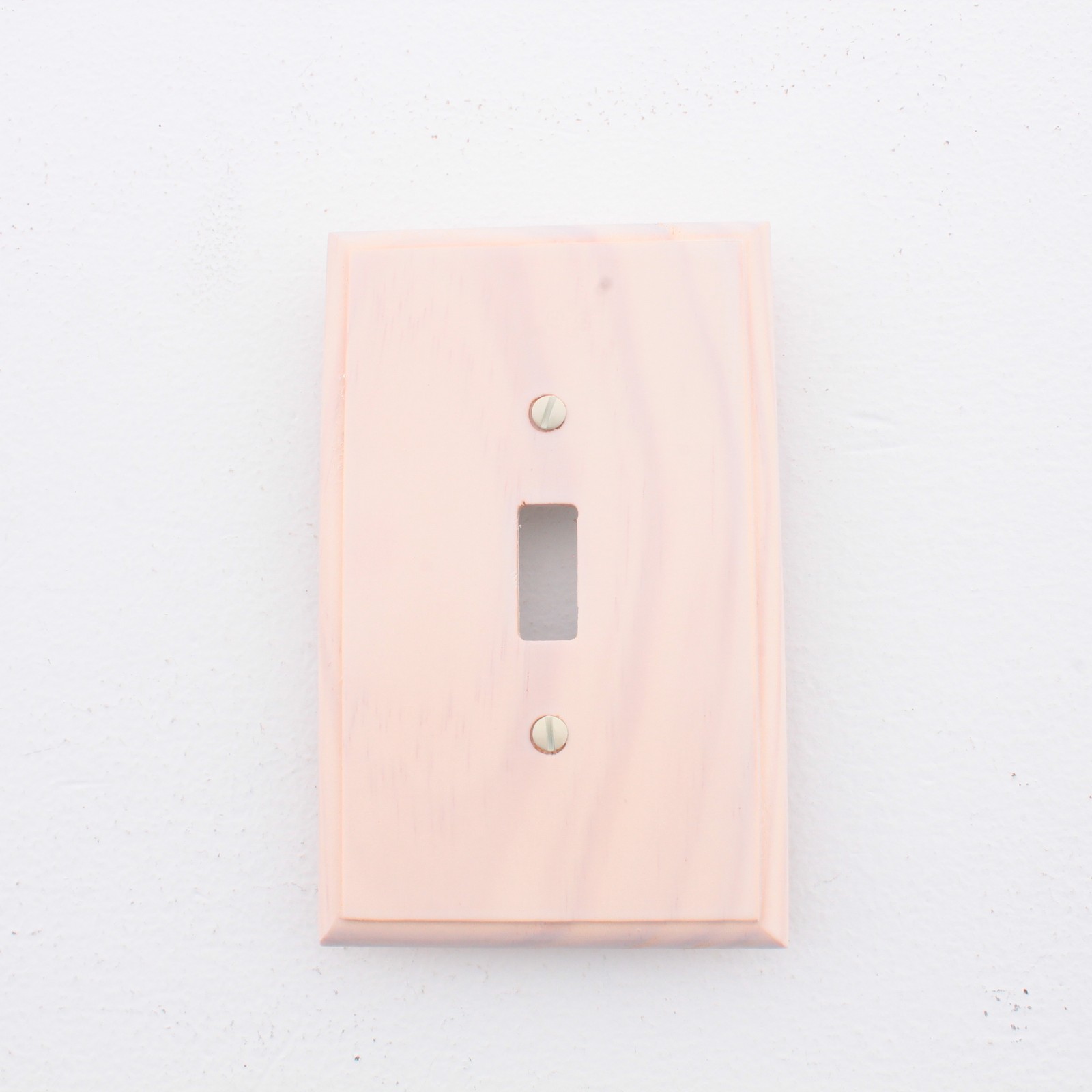 Leviton 89201-WWP Whitewashed Pine 1-Gang Toggle Wood Oversize Wallplate Cover