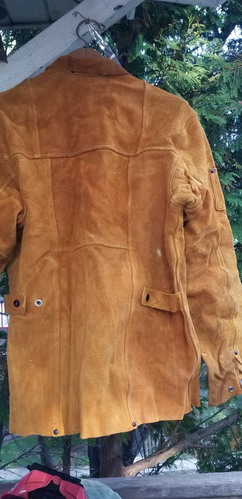 SUEDE WELDING JACKET AND JACKSON SAFETY GOGGLES SIZE MEDIUM