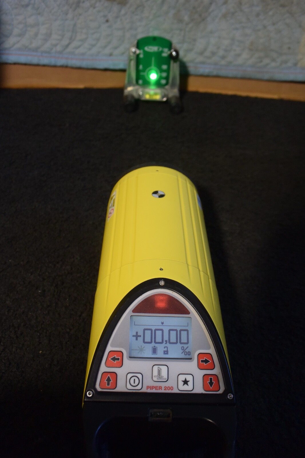 Leica Model Piper 200G Green Beam Straight Pipe Laser with 4 Sets of Legs CLEAN!