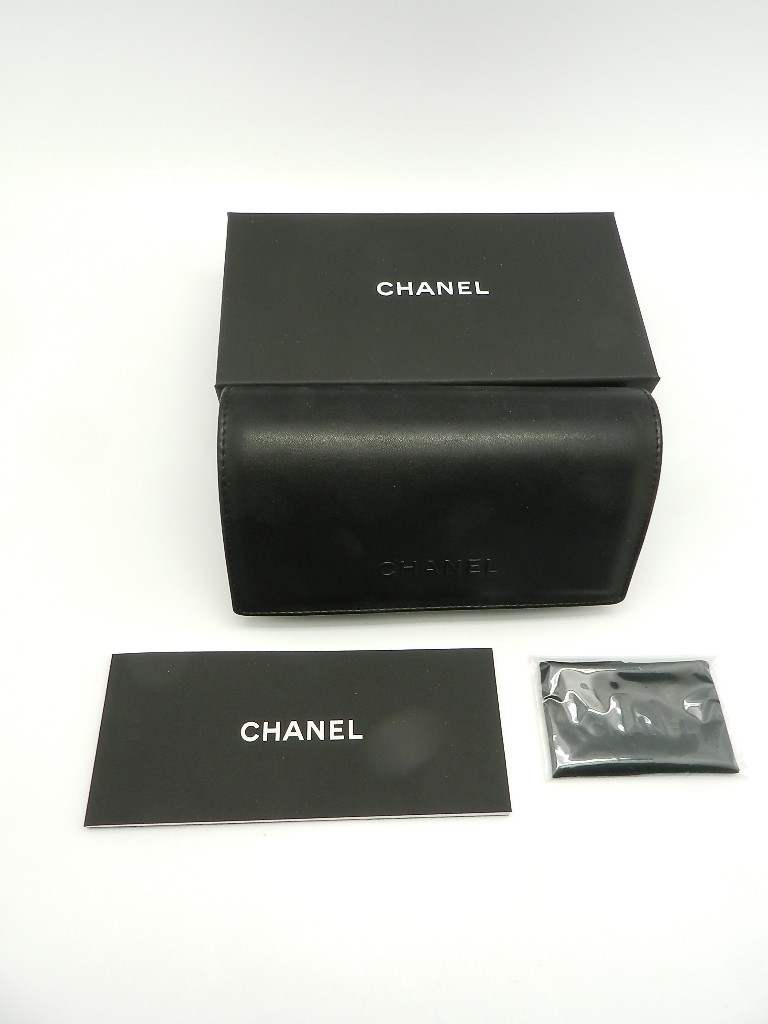 CHANEL Quilted Eyeglass leather Case Black Cleaning Cloth Booklet Authentic New