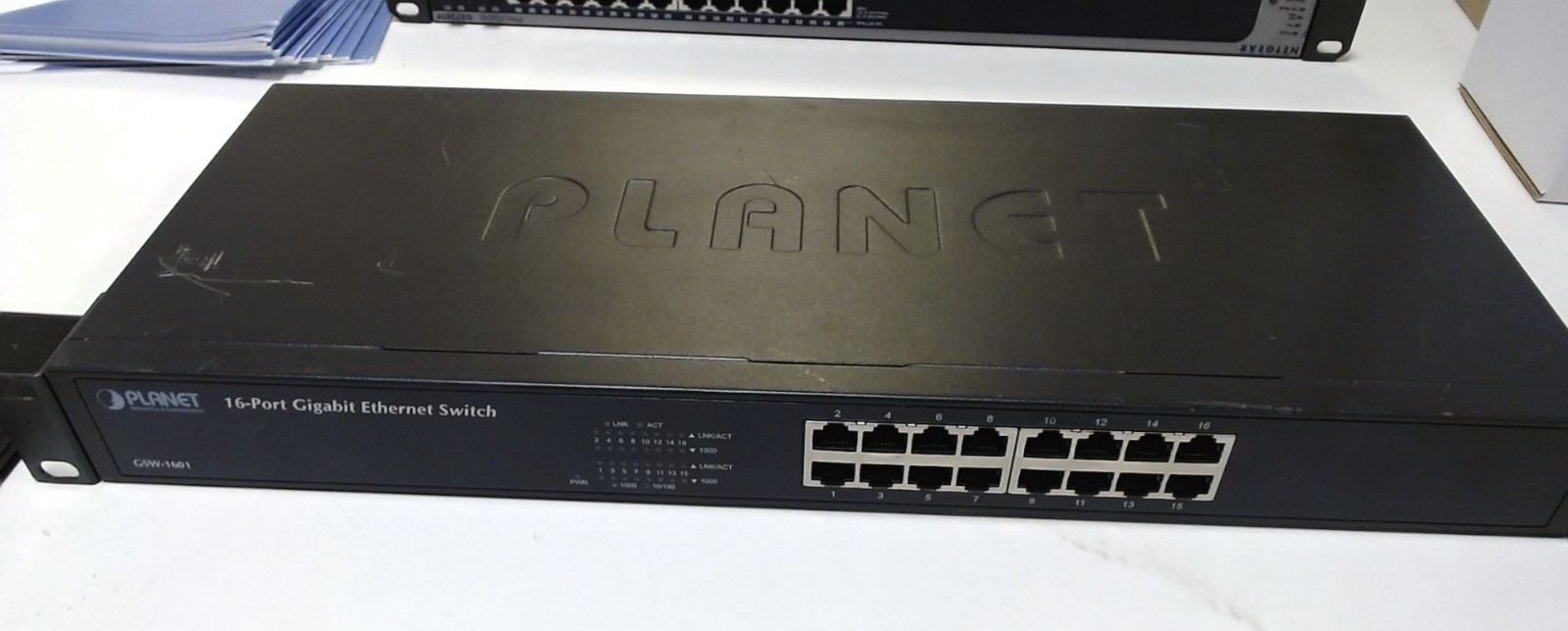 Open Box PLANET GSW-1601 16 PORT GIGABIT ETHERNET SWITCH