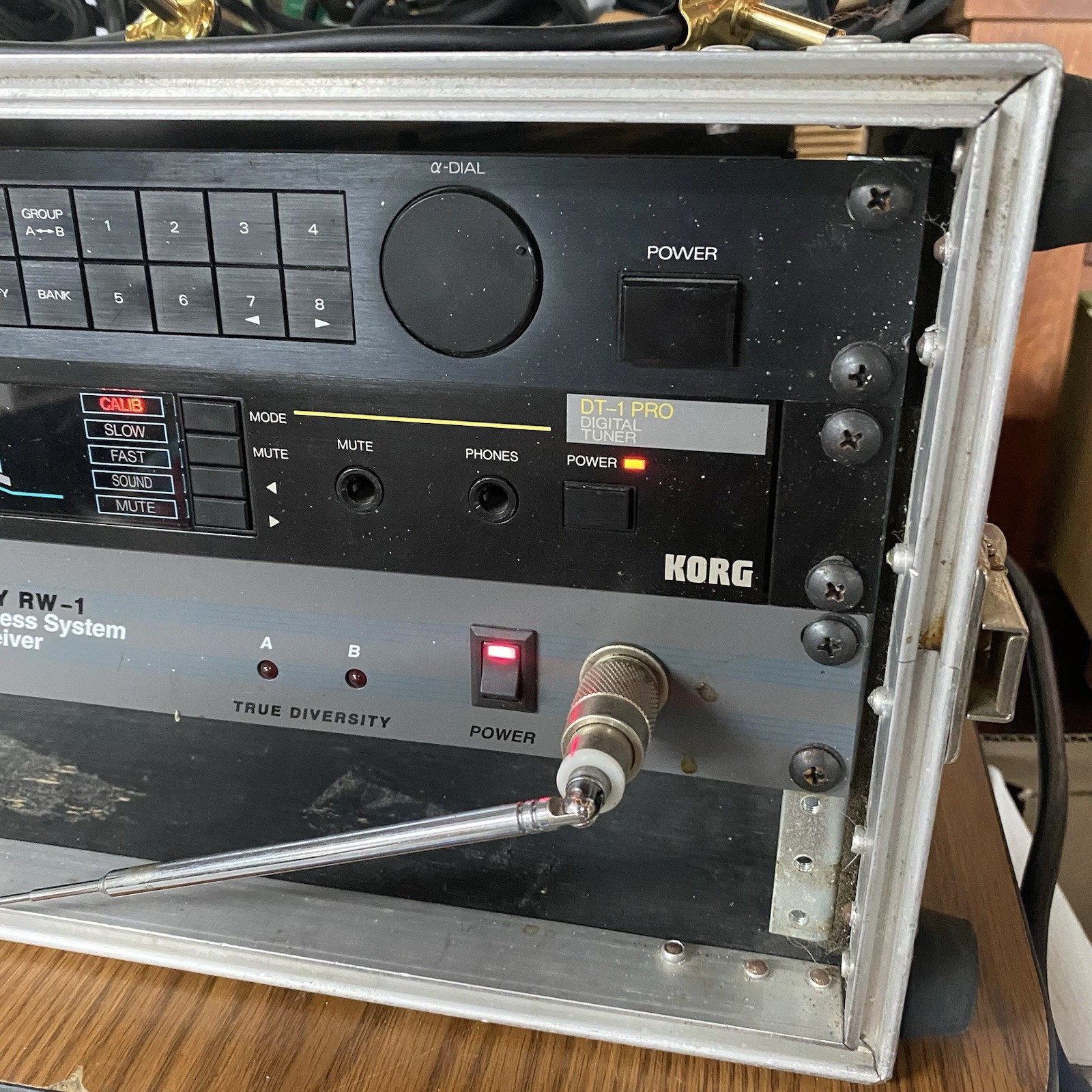 LOT-Roland Korg Nady-effects processor, digital tuner, receiver+Rack Case/cables