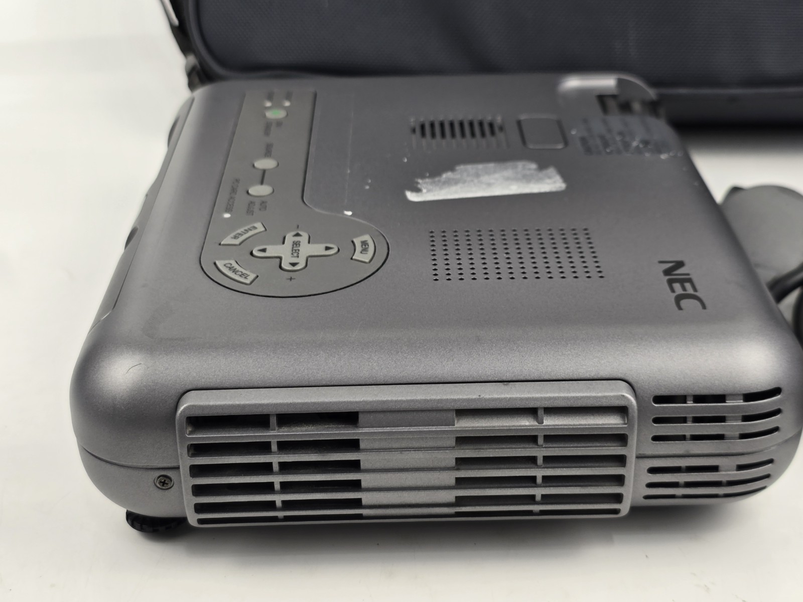 NEC LT150Z DLP Projector Portable XGA w/ Case Cables
