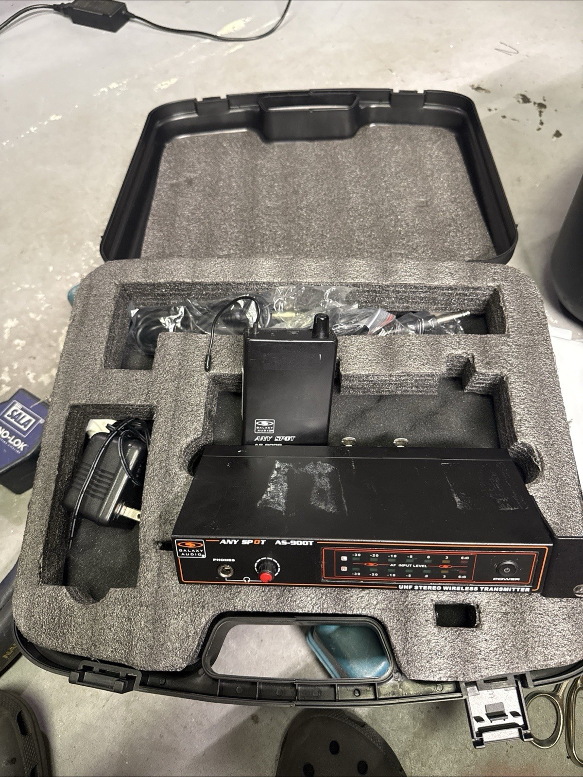 Galaxy Audio AS-900T & AS-900R Wireless In-Ear Monitor with power cord