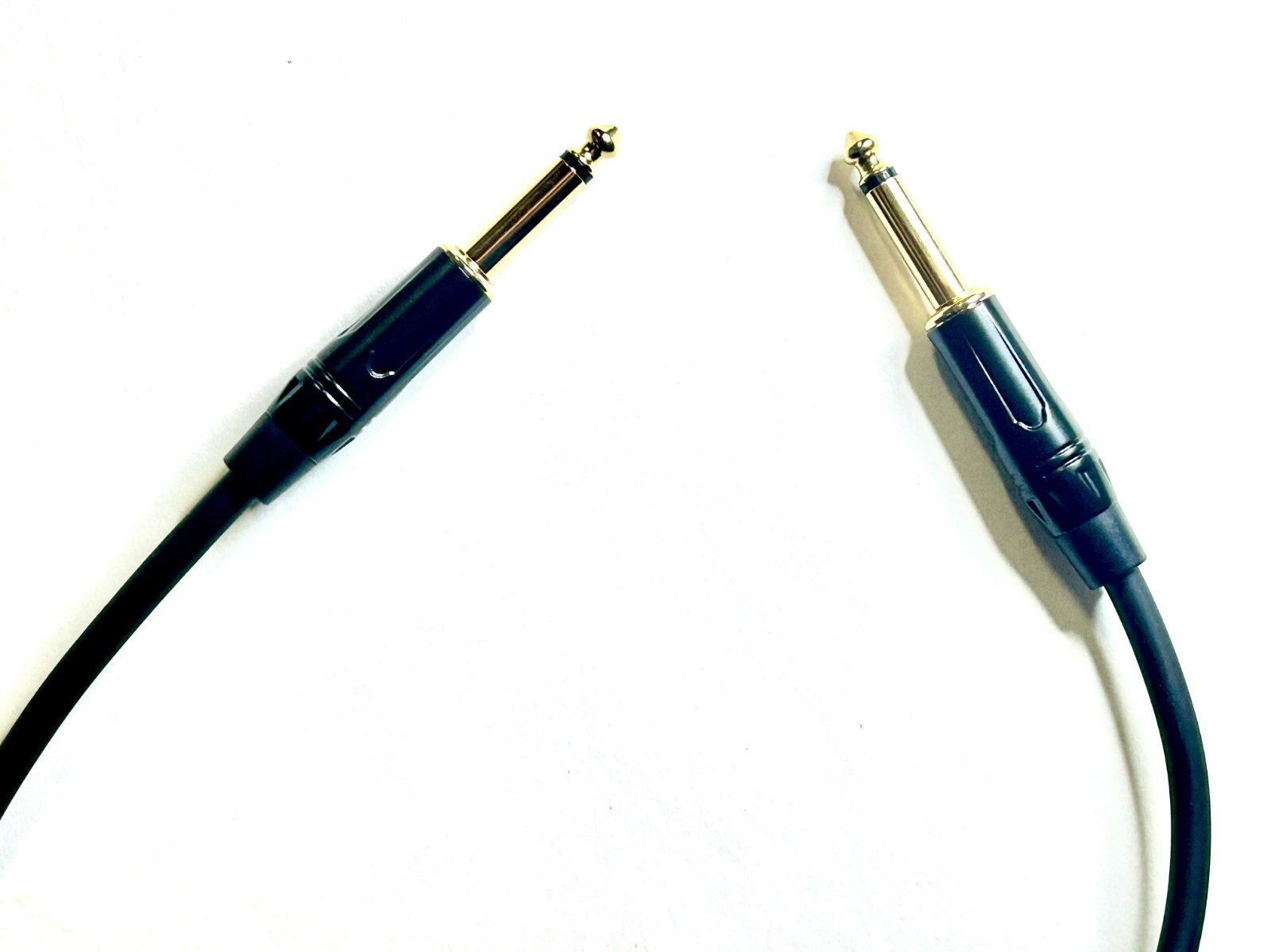 15 FT MOGAMI GUITAR CABLE WITH 1/4"  BLACK & GOLD PLUG CUSTOM BUILT