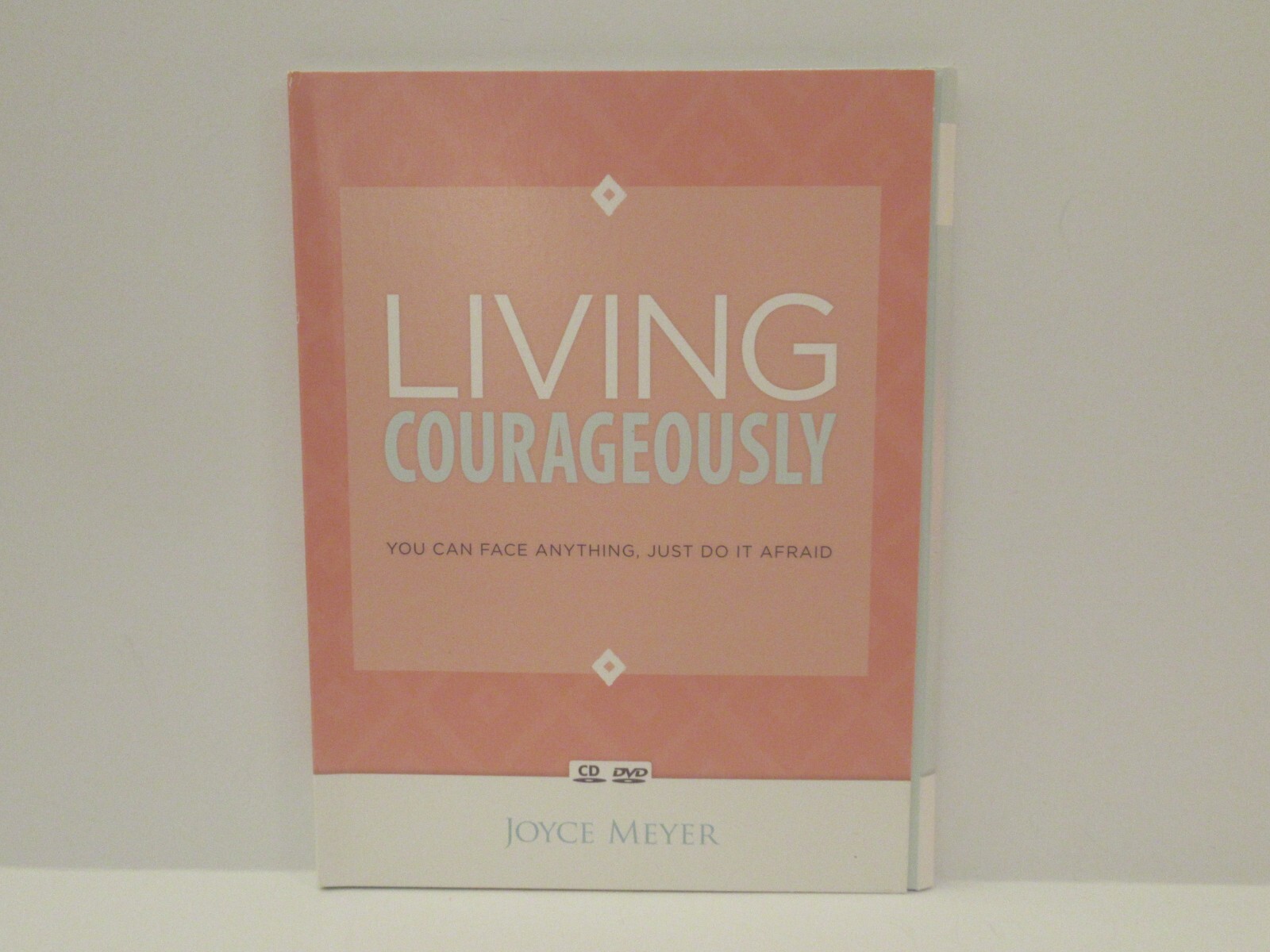 Joyce Meyer - Living Courageously (DVD + CD)  3-Disc Set