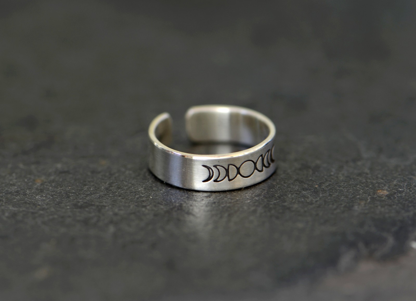 Sterling silver toe ring with moon phases - moon toe ring - silver midi ring or