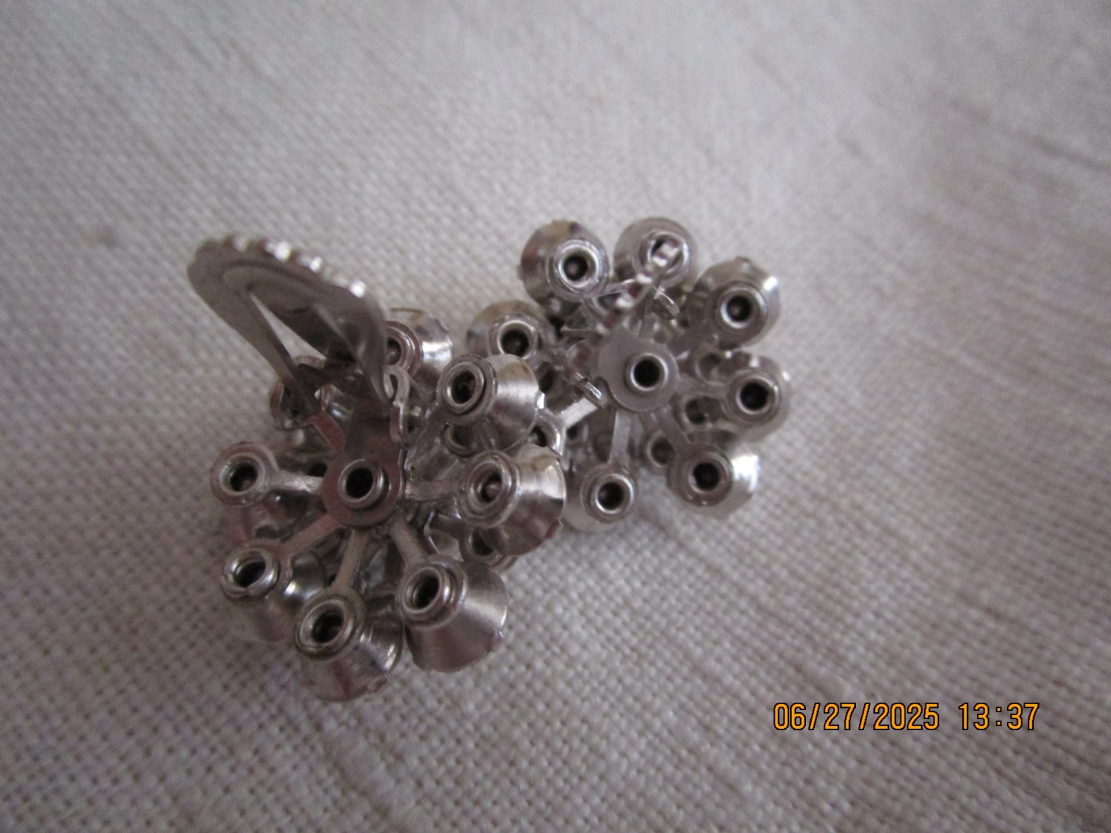 VTG 3 layer Clear Round Rhinestone Clip Earrings. riveted/prong set JL25-2