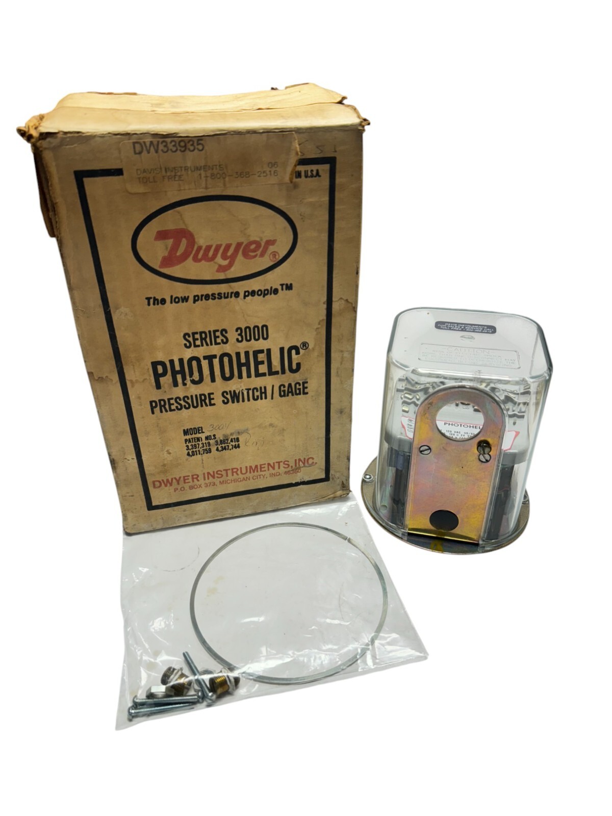 Dwyer DW33935 Photohelic Pressure Series 3000, 120V, 50/60Hz, 5W **Please Read**