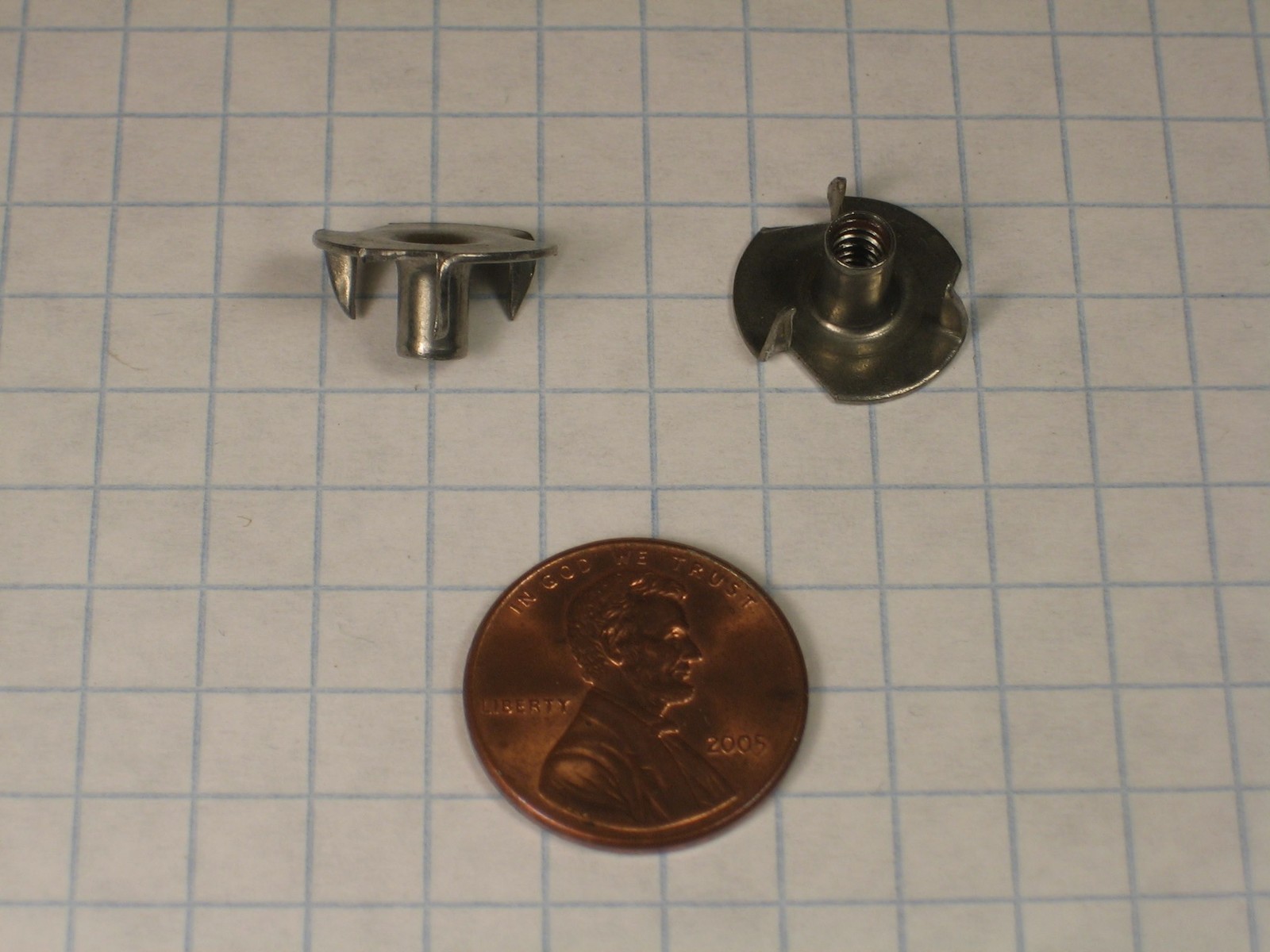 TEE NUT, #6-32 THREAD, 3-PRONGED, PLAIN STEEL, 1/4" BARREL LENGTH, 5/32" BORE