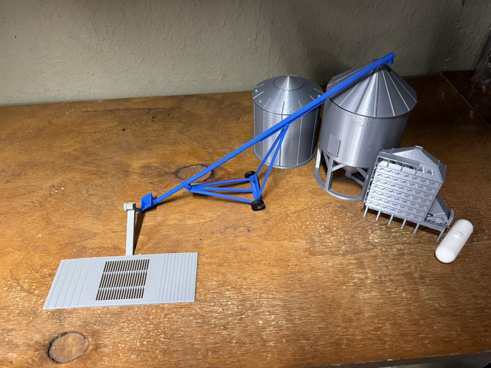 1:64 Wet Bin/pit/auger/dryer/bin/propane Tank Set