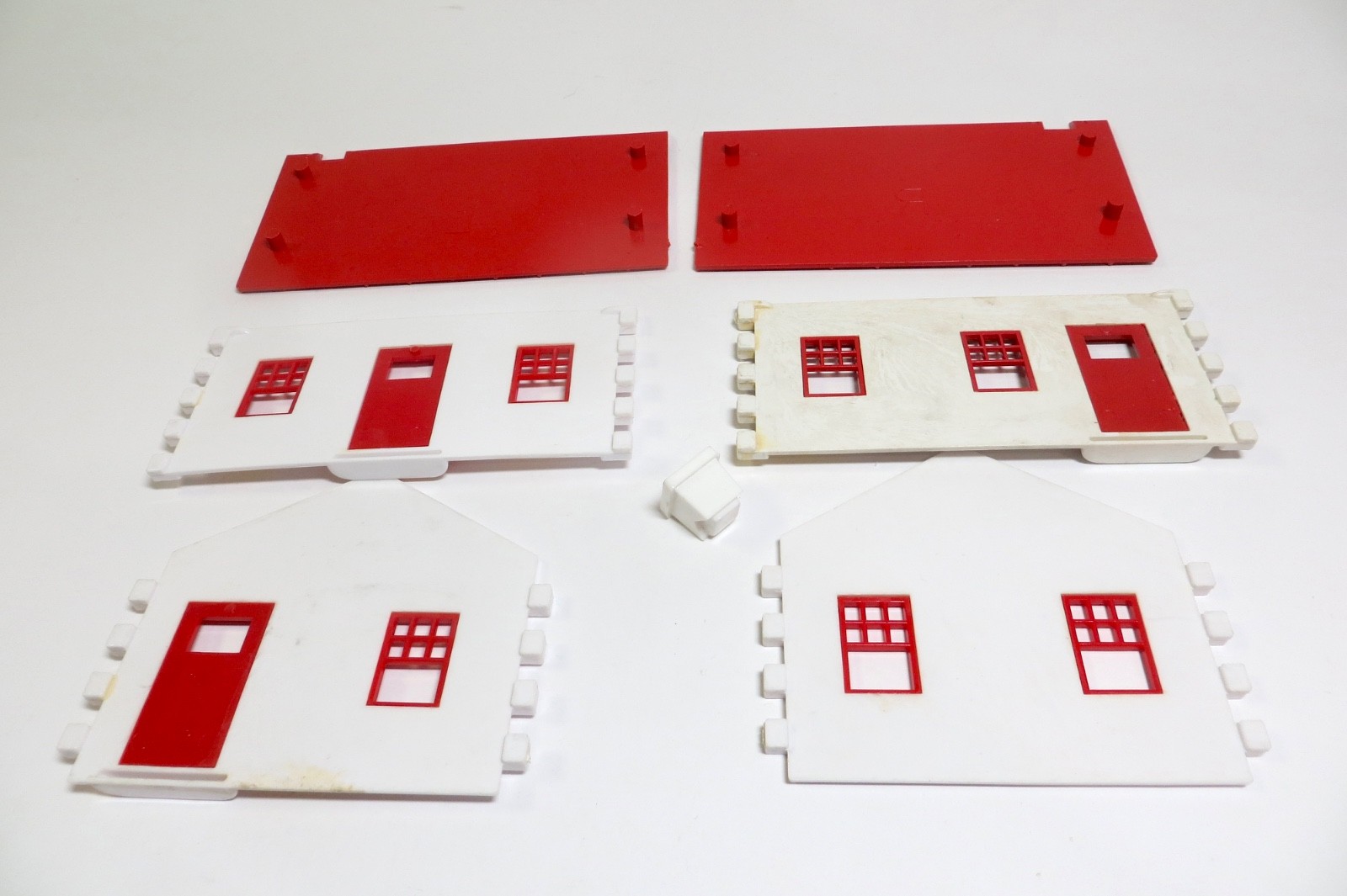 Plasticville Cape Cod House (3) Unbroken Complete