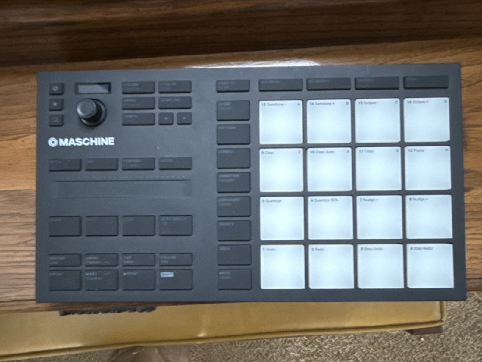 Native Instruments Maschine Mikro MK3 Sampler & Sequencer 16 Pads USB Black