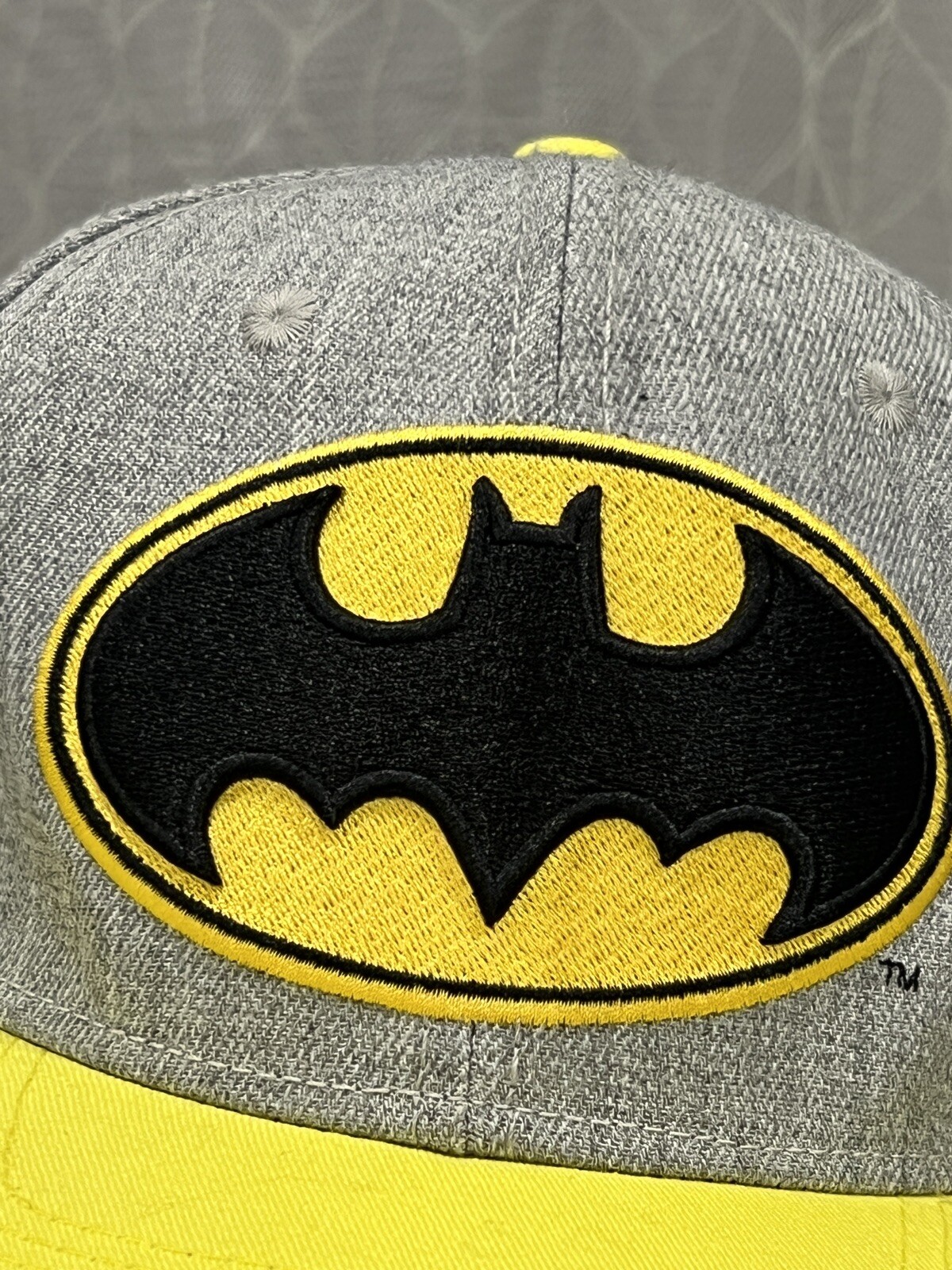 Batman DC Comics Snapback Adj Light Gray Yellow Black Cap Hat 20% Wool EUC