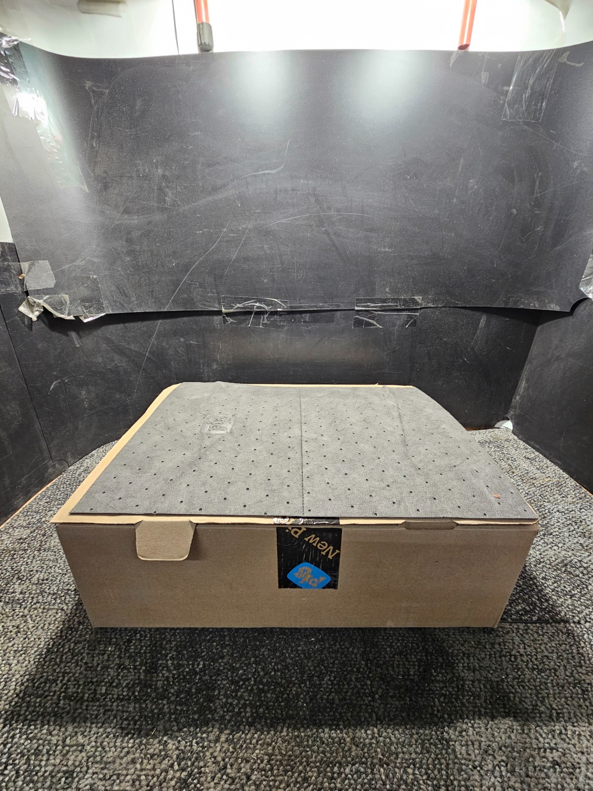 (QTY 100) New Pig 25100 15" x 20" Universal Lightweight Absorbent Mat Pad, Gray