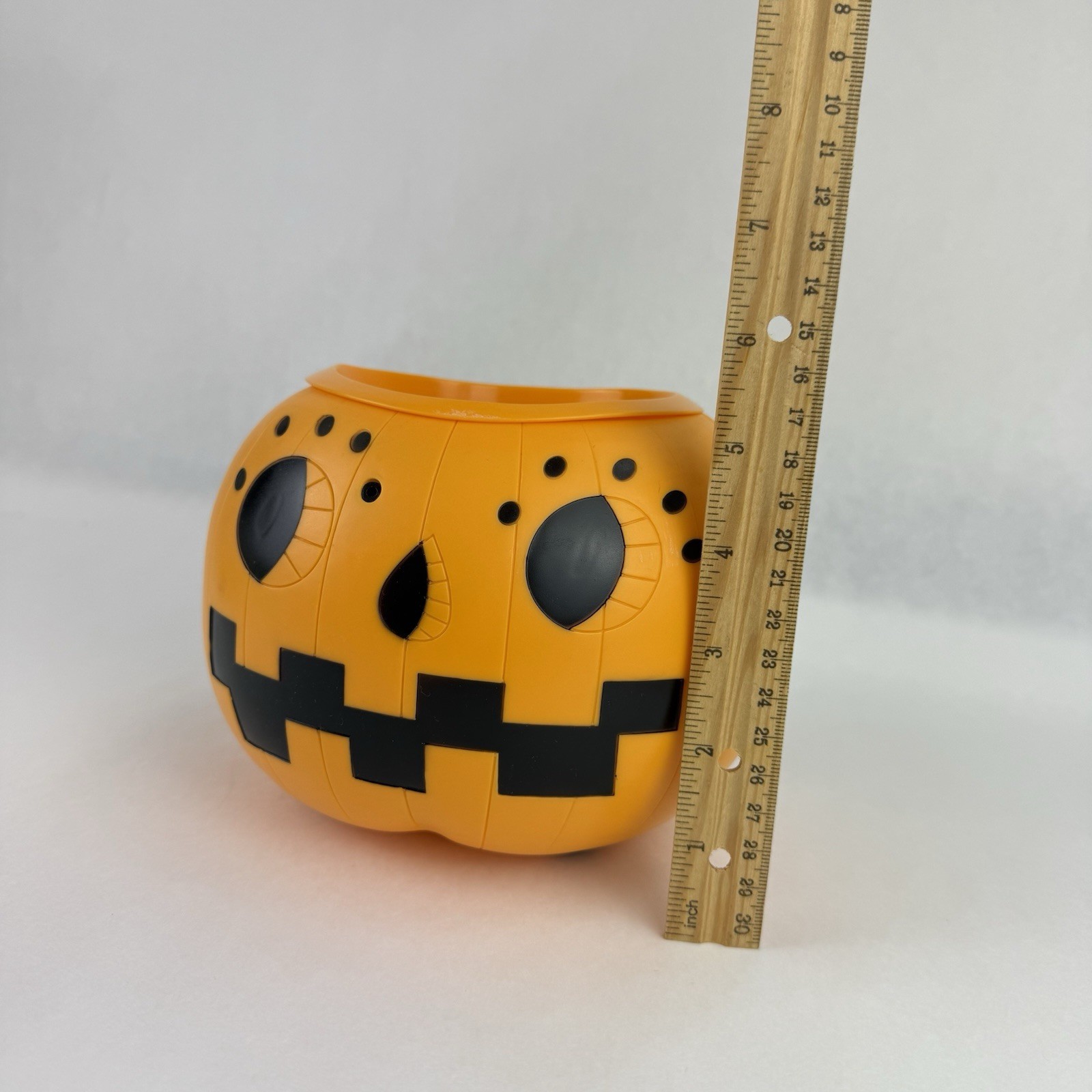 Hallmark Pumpkin Talking Spinning Candy Dish Motion Activated 7" D Battery Opp