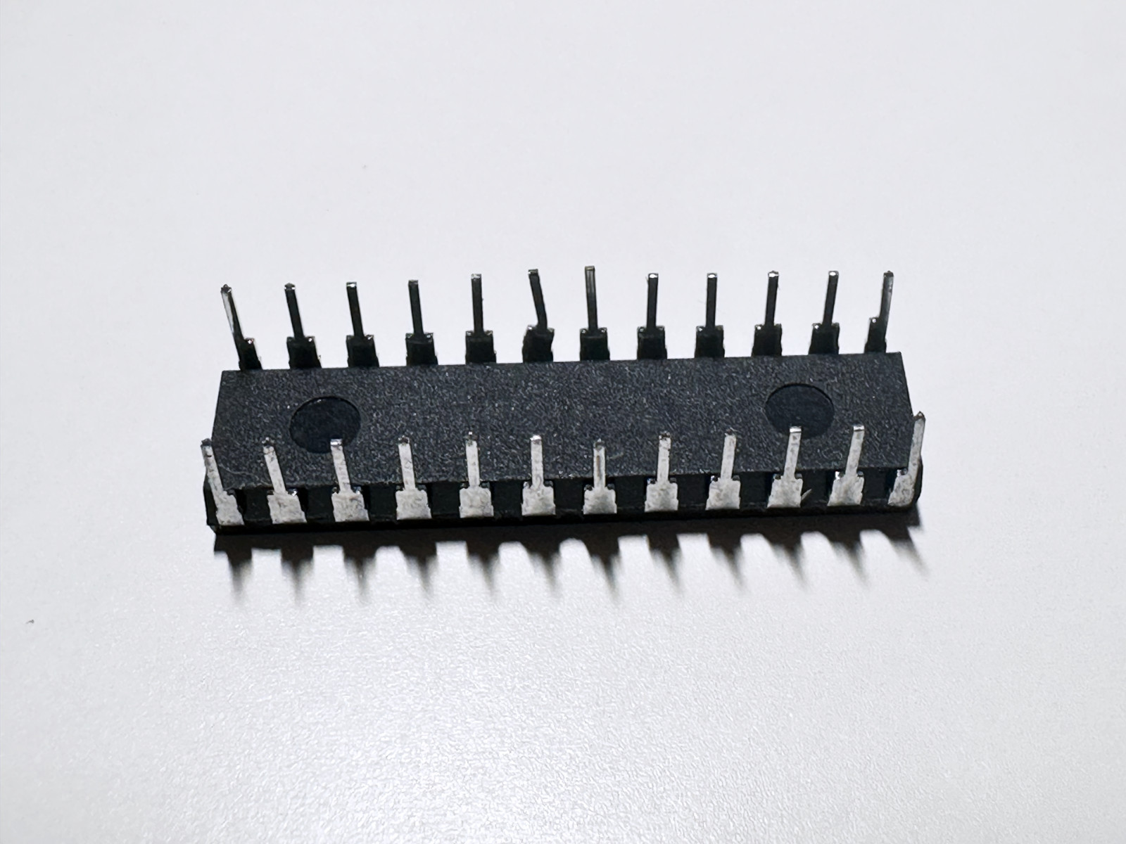 2PCS DL8127D RFT System Clock Generator Controller IC Z8000-compatible DIP-24