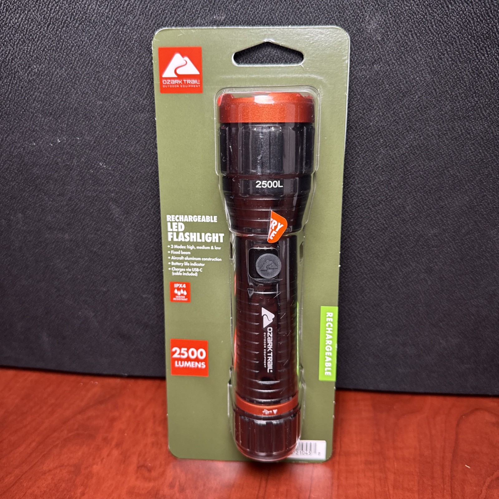 Ozark Trail Rechargeable LED Flashlight 2500 Lumens Aluminum IPX4 Black (0457)