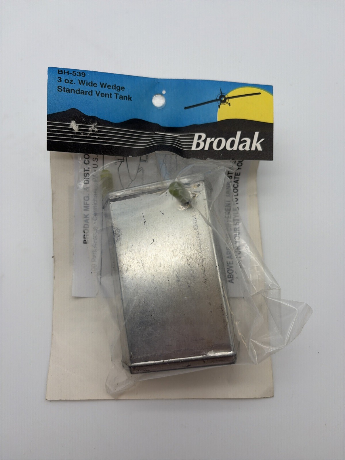 BRODAK MODEL AIRPLANE FUEL TANK BH539 -3 OZ  WIDE WEDG Standard Vent NIB