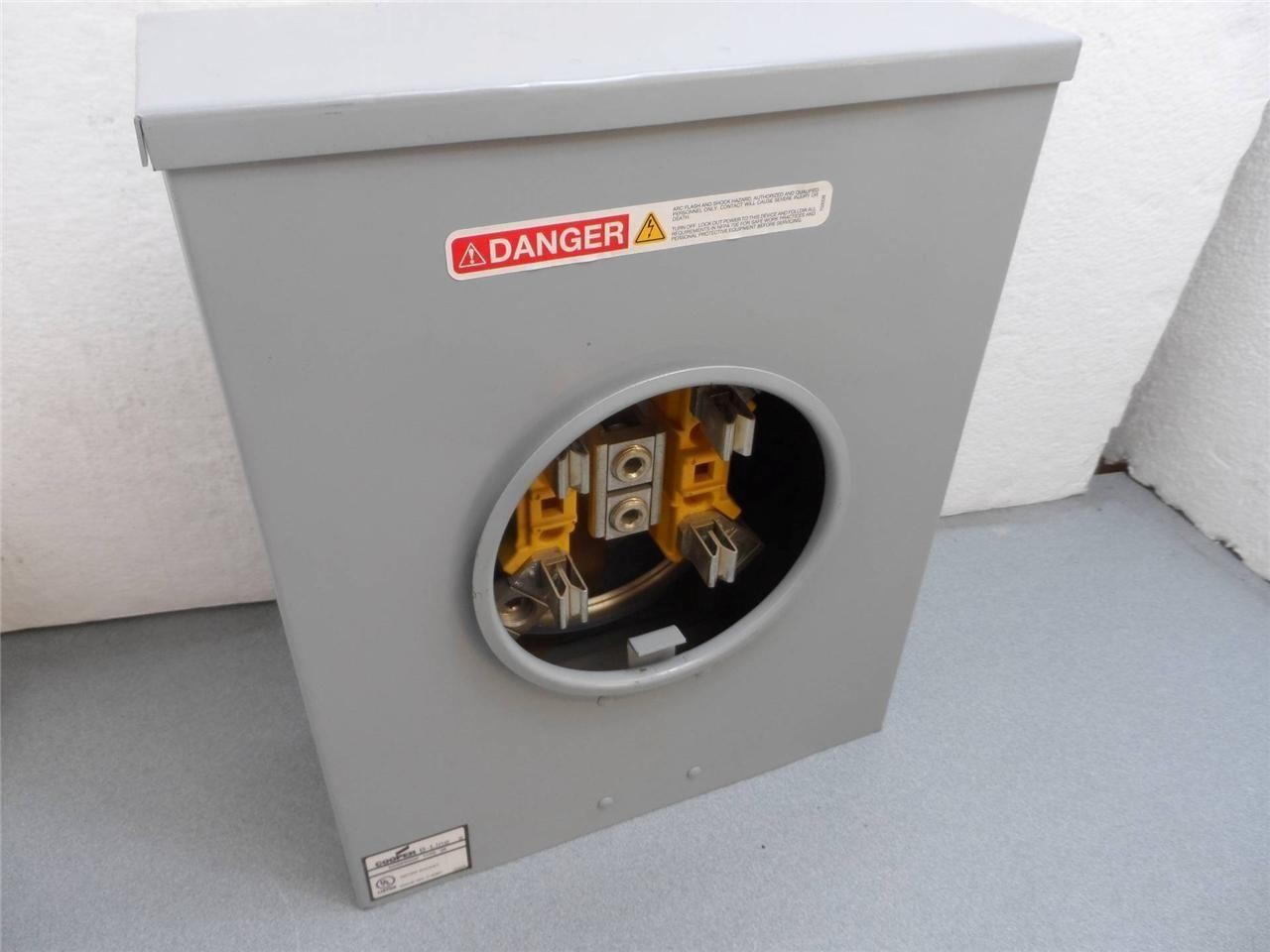 Cooper B-Line Rainproof Meter Socket Type 3R, P/N U204, Issue No. C-8267 New