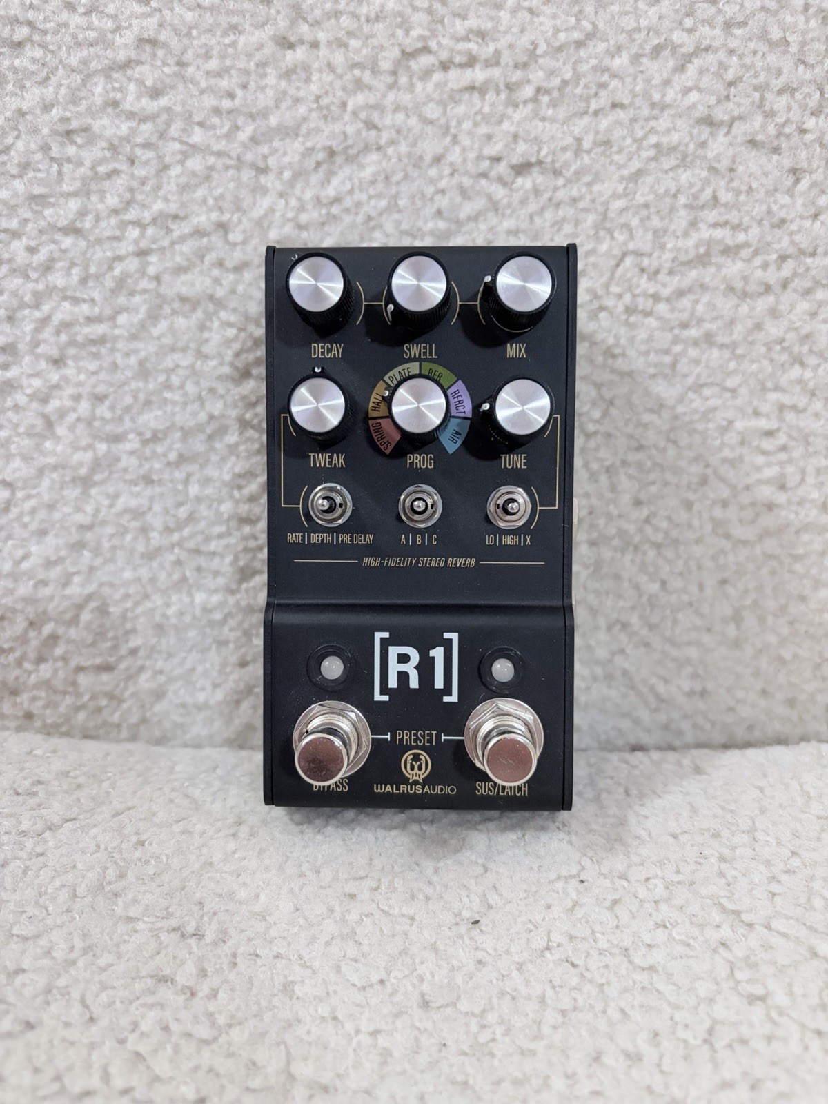Walrus Audio MAKO Series R1 High-Fidelity Stereo Reverb Guitar Effects Pedal