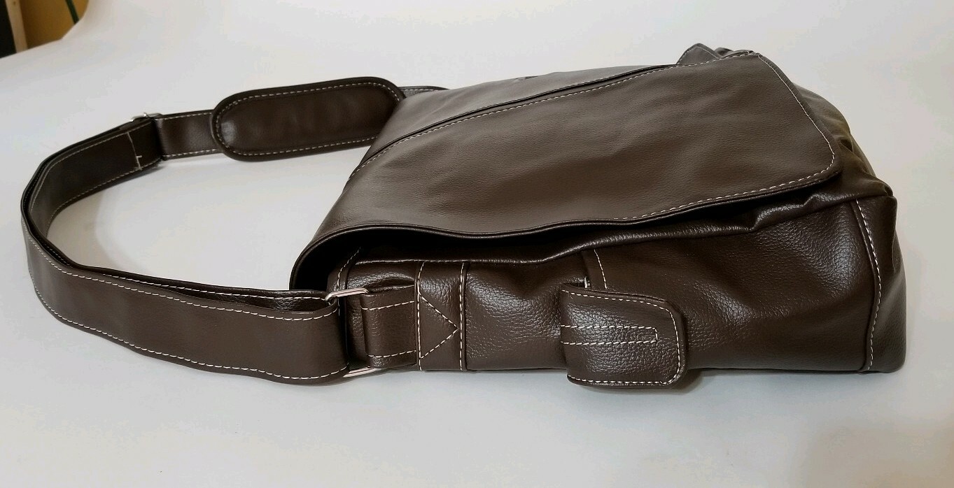 Vitronic UPS Computer Travel Messenger Brown Work Flap Closure Faux Material