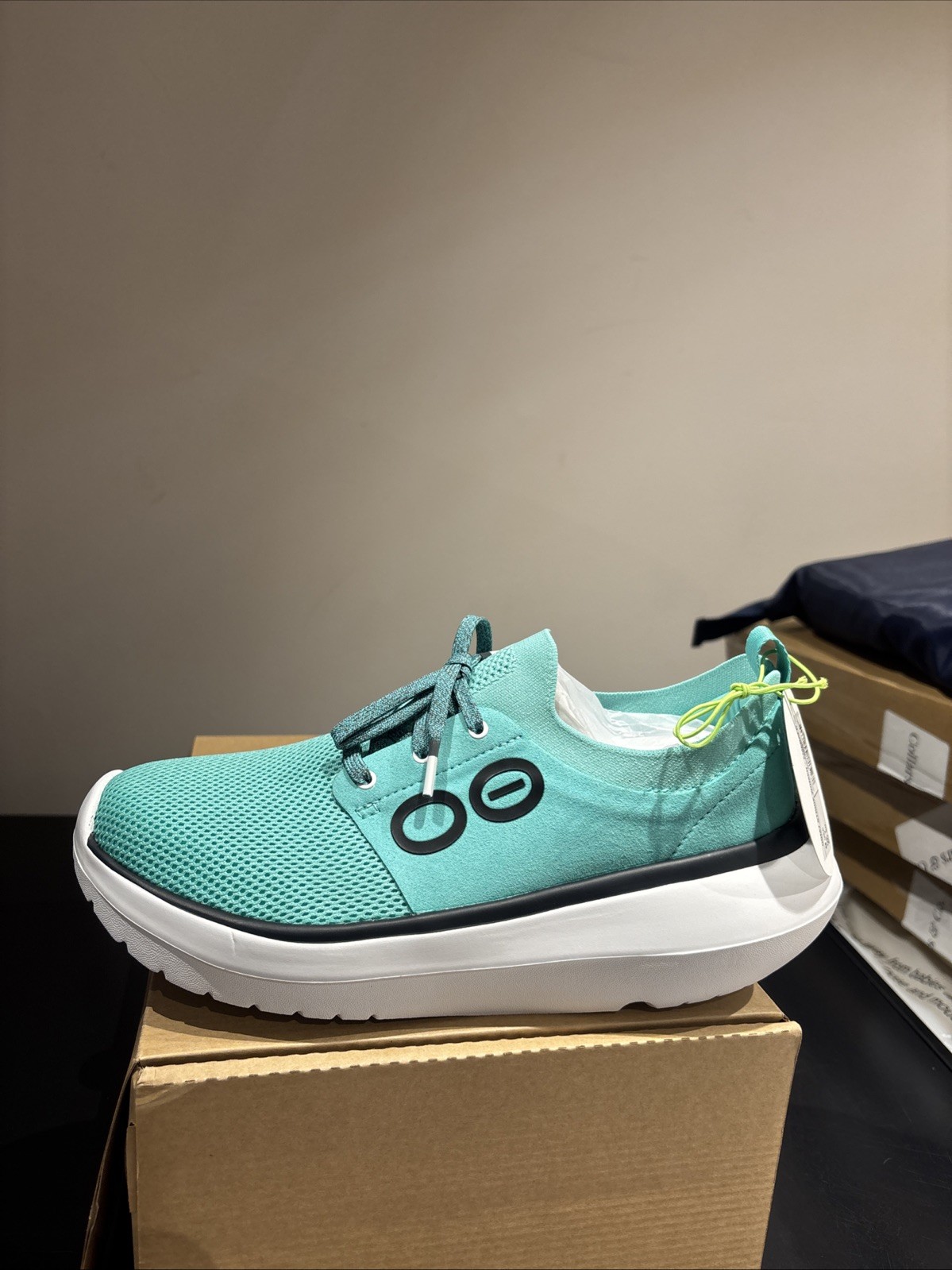 Oofos Women’s Size 6 Oomy Stride Emerald Green White $160 MSRP