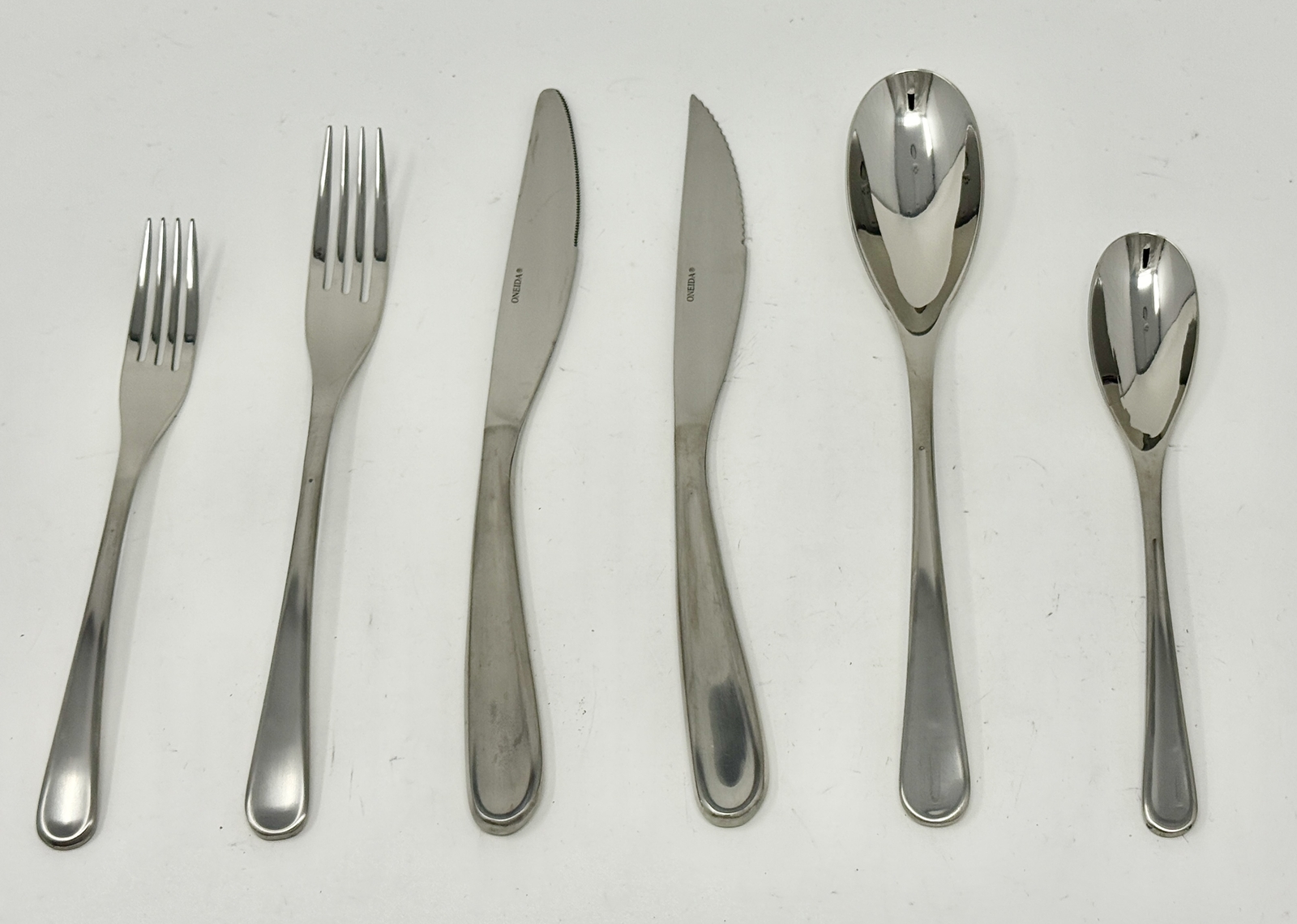 Oneida Cape 24 Piece Service for 4 Quality 18/10 Stainless Flatware Set