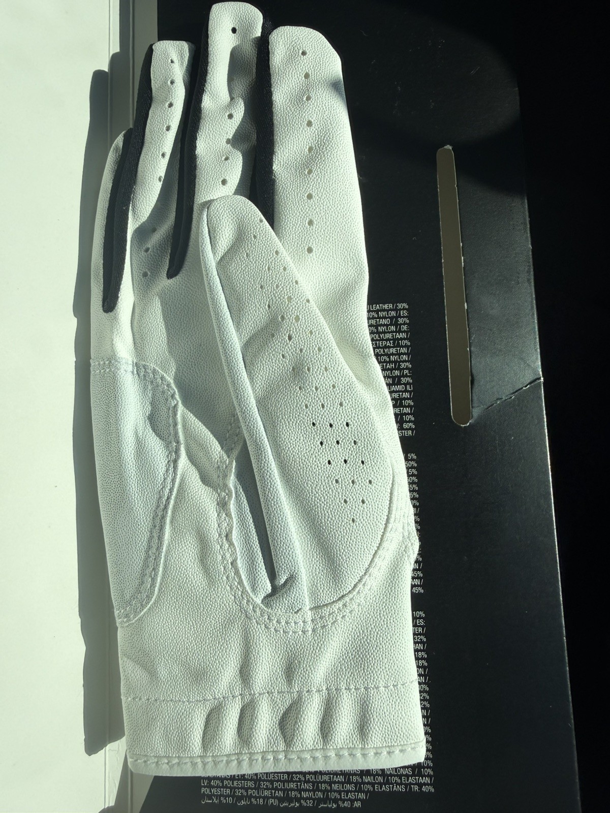 Nike Dura Feel Junior Golf Glove medium right Hand Ages 8-12 NEW