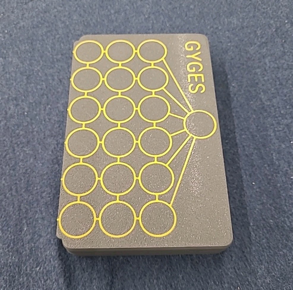 GYGES Board Game - Simple strategy game