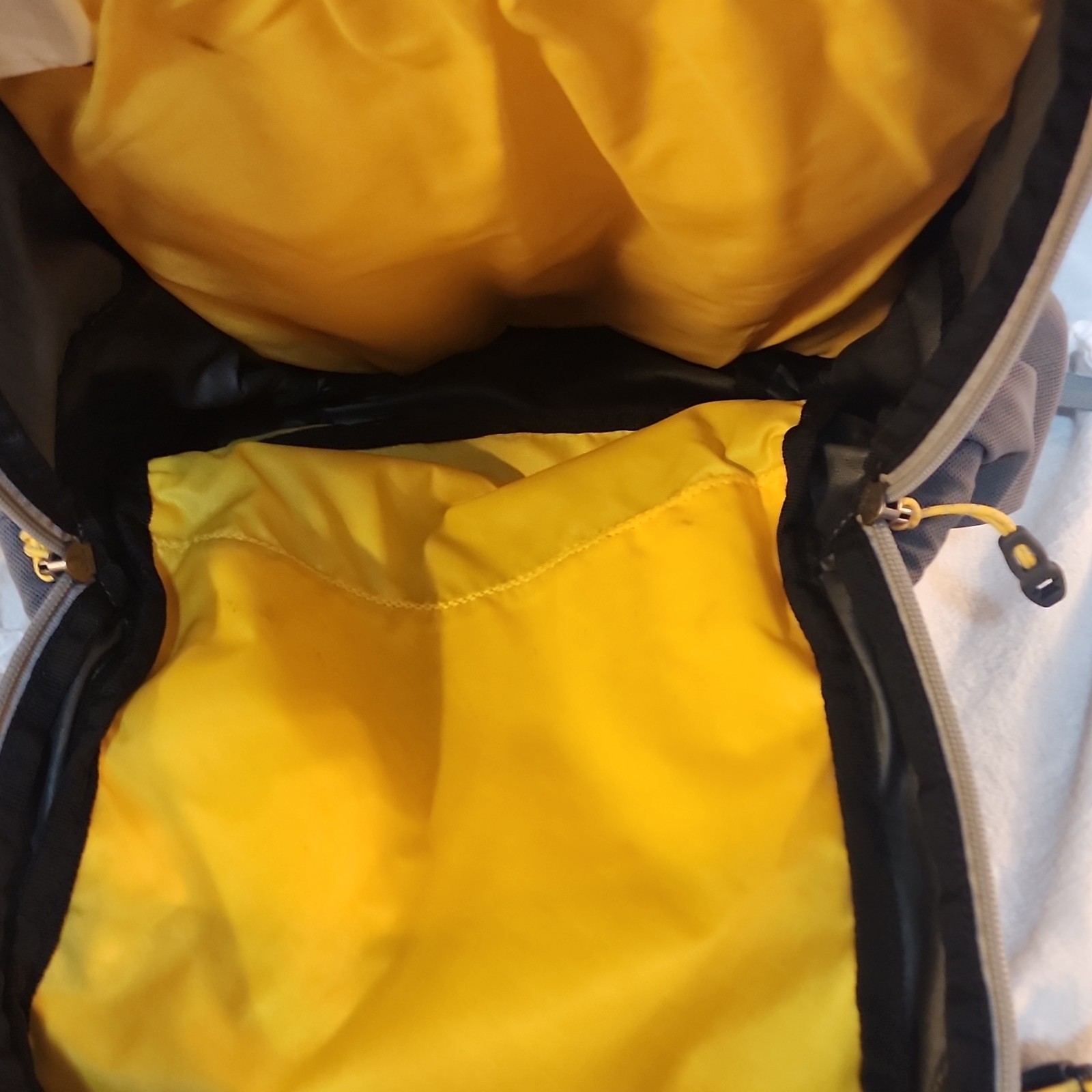 Mountainsmith Clear Creek 20 Hydration Backpack 20L Gray Yellow w 3L Bladder Hik