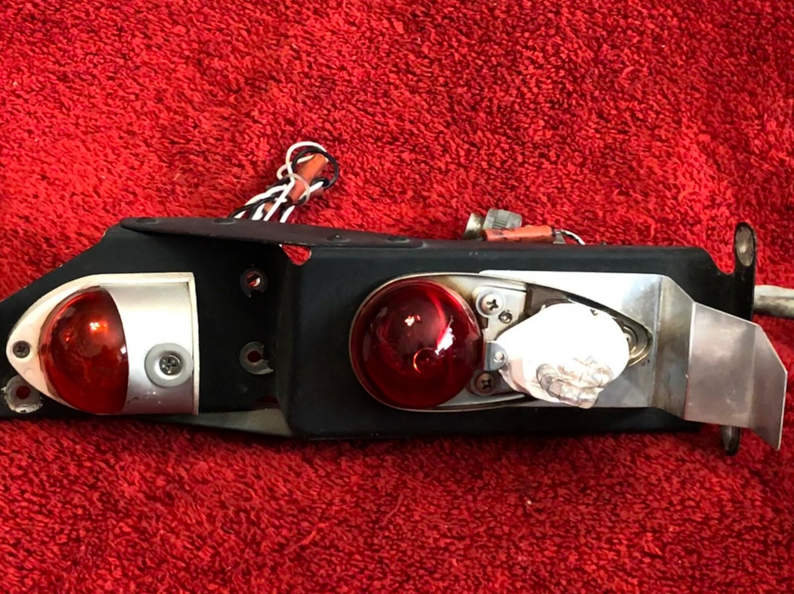 WHELEN WING TIP POSITION LIGHTS P/N W1250PR AND P/N 01-0770239-01 WITH STROBE