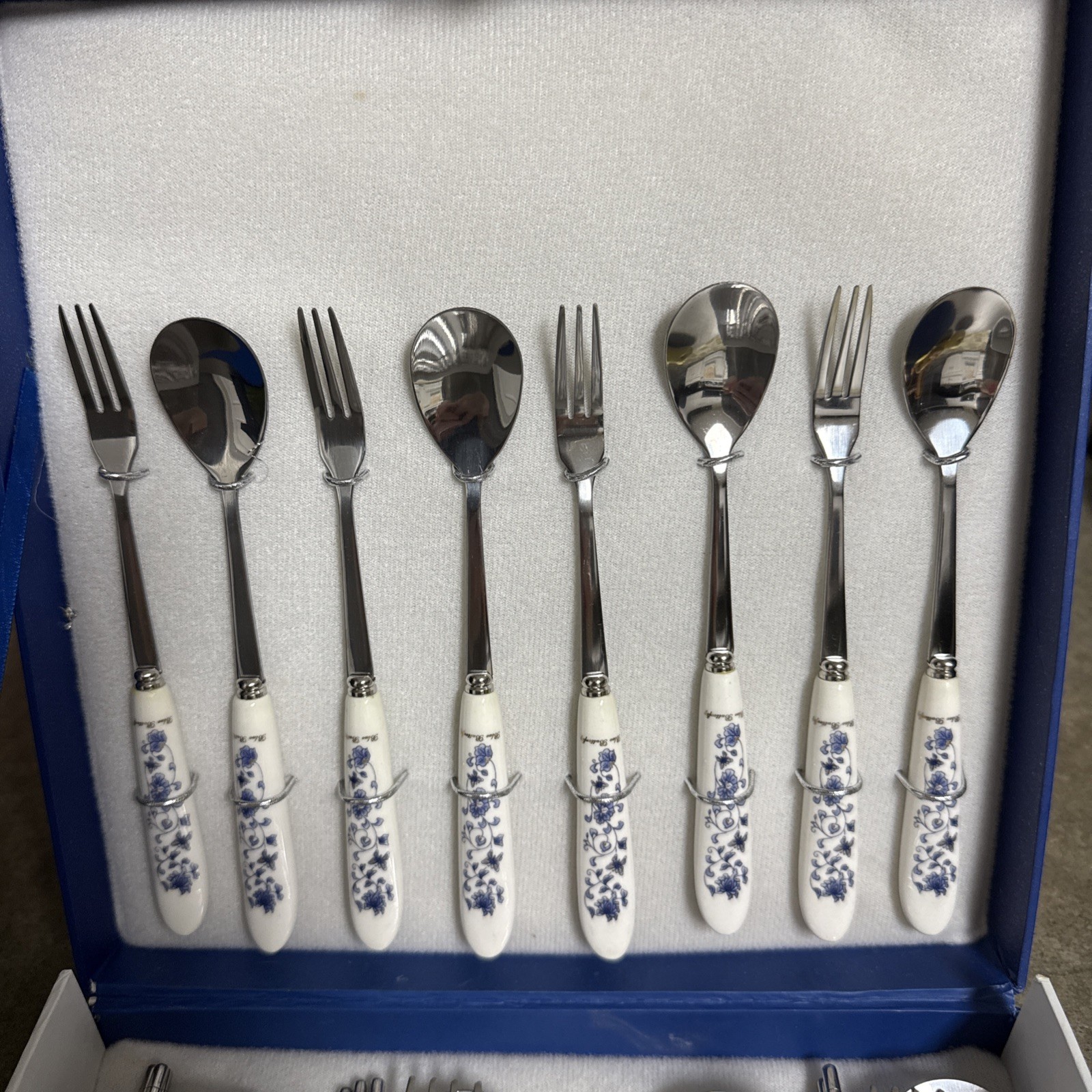 Steel And Porcelain Cutlery Set