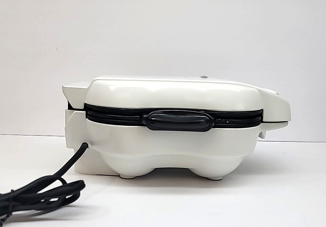 Black & Decker White The Shell Baker Electric Four Shell Meal & Dessert Maker