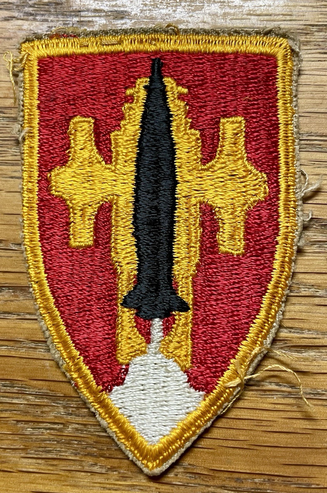 ORIGINAL PERIOD US ARTILLERY & MISSLE SCHOOL PATCH - EARLY CUT EDGE - WORN