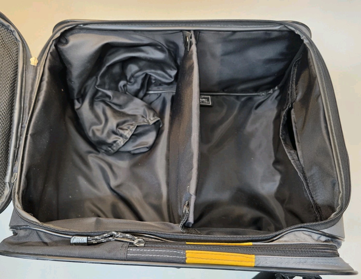 Golds Gym Workout Gym Bag With Shoulder Strap 17" x 15" x 9"