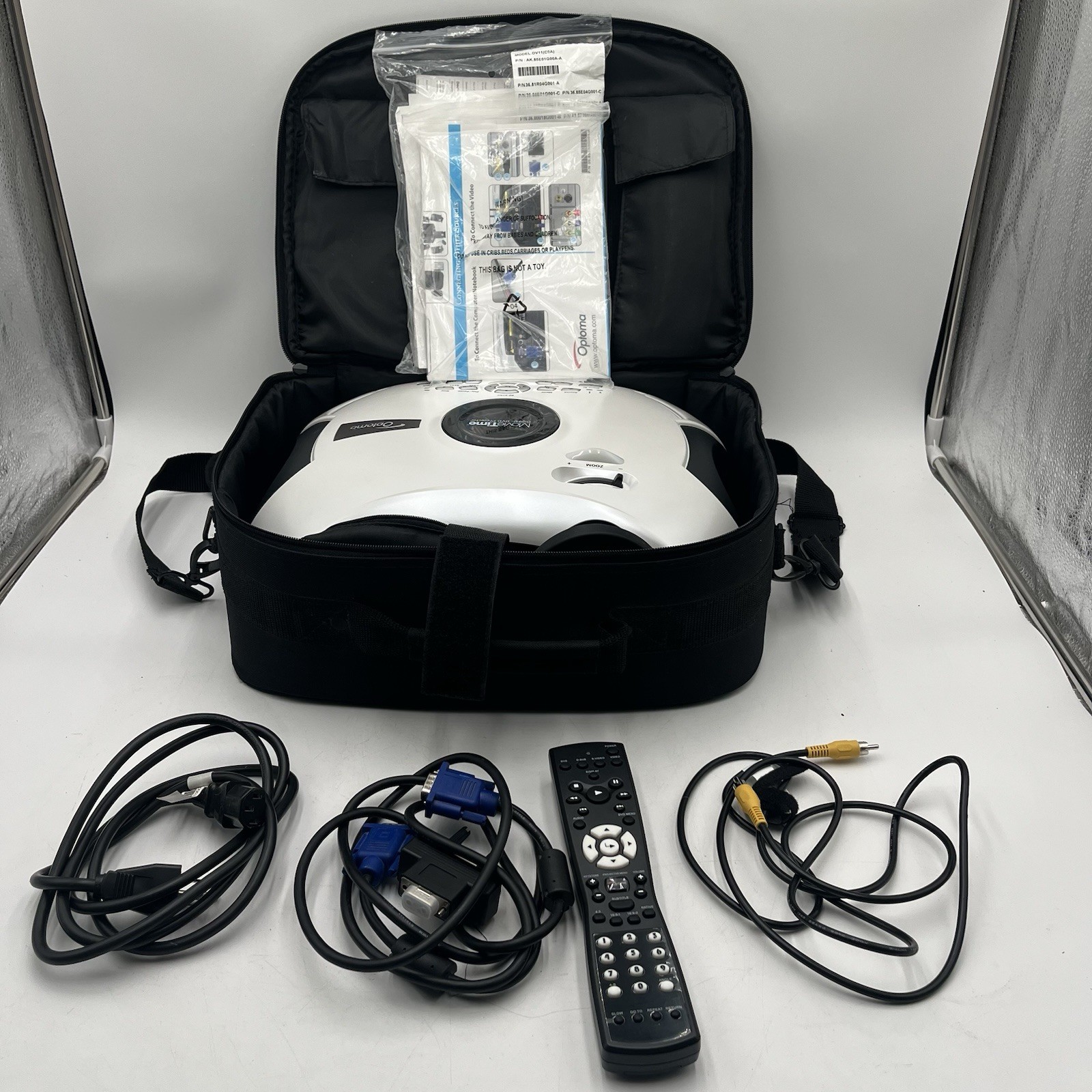 Optoma Movietime DV11 DLP Projector Display Built in Digital DVD Tested & Works