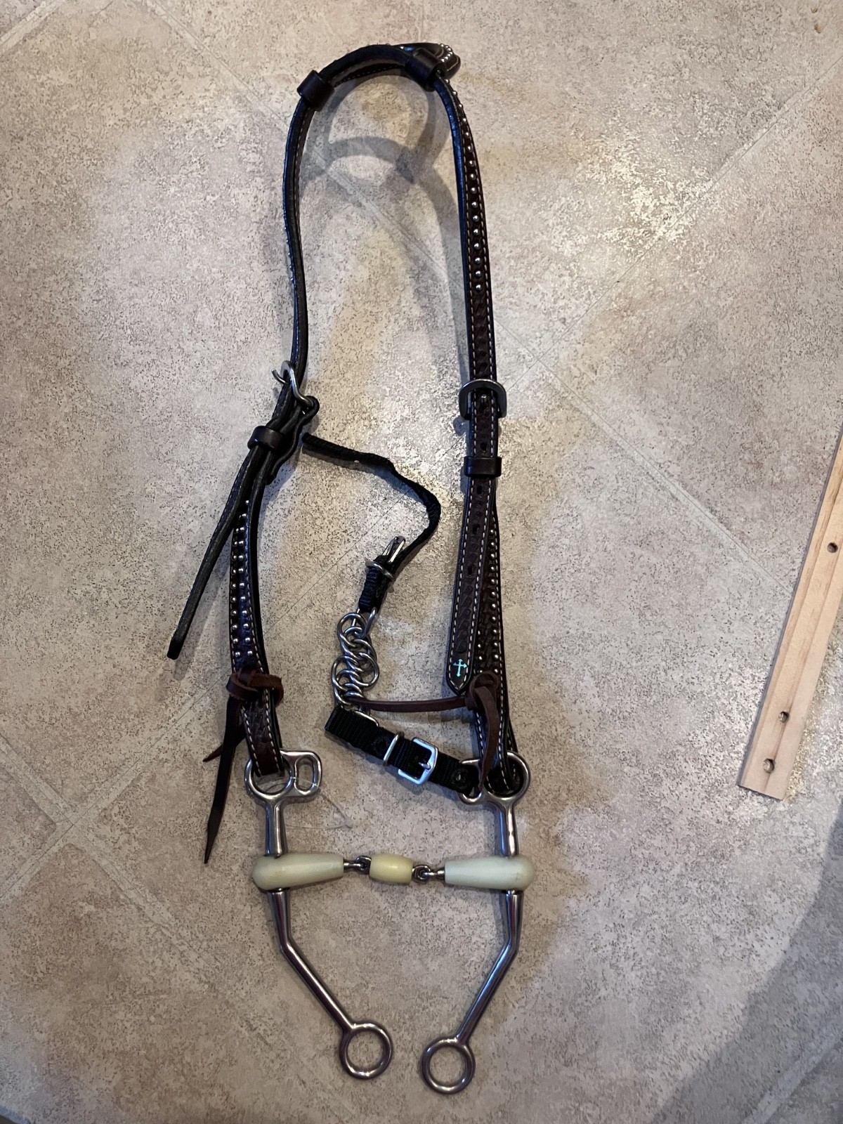 Horse snaffle ss bit 4 3/4", w/ thick (3/8") dark brown cheek to cheek 37"- 45"