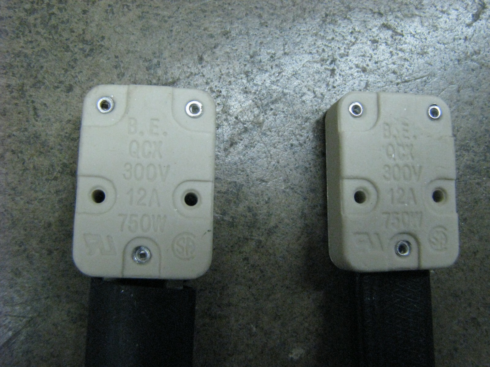 Dolan-Jenner DC950 PL Series Quick Disconnect Lamp Socket