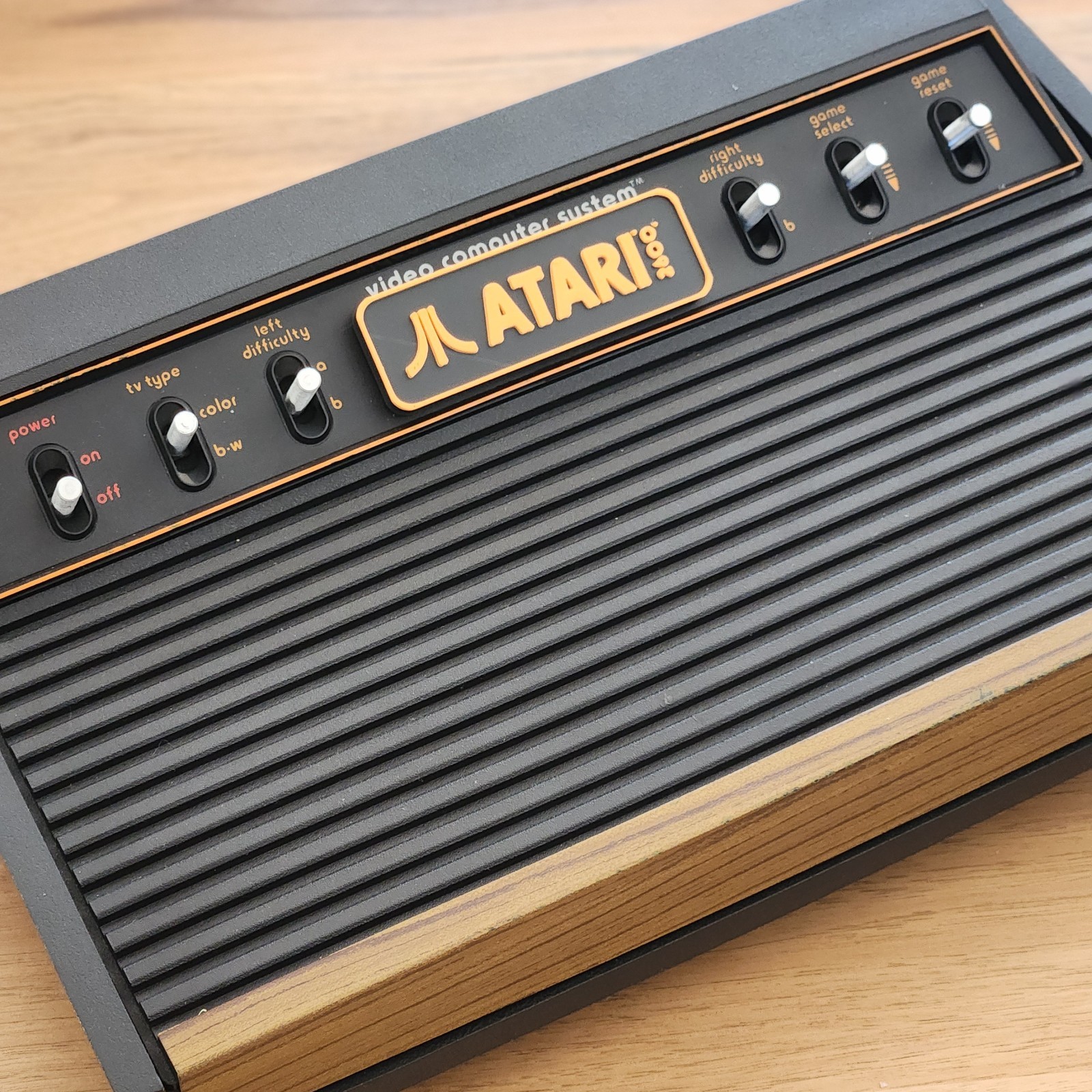 Atari 2600 Cartridge Slot Dust Cover - Heavy/Light Sixer / Logo & Text Orange