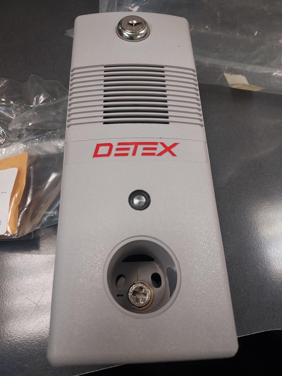 Detex Ea500 Surface Mount Battery Powered Alarm (cylinder Not Included)