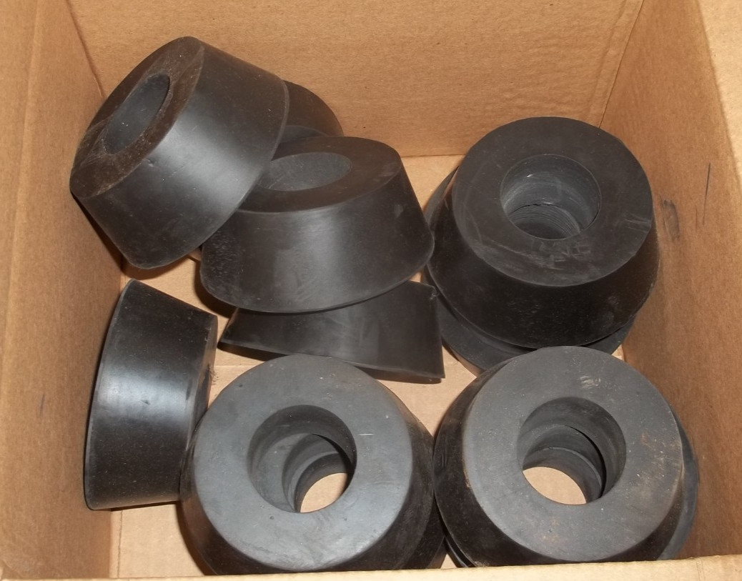 LOT OF 14 DA NORA BLACK RUBBER LAB STOPPER W/ HOLE #15 SIZE 15 (MM5)