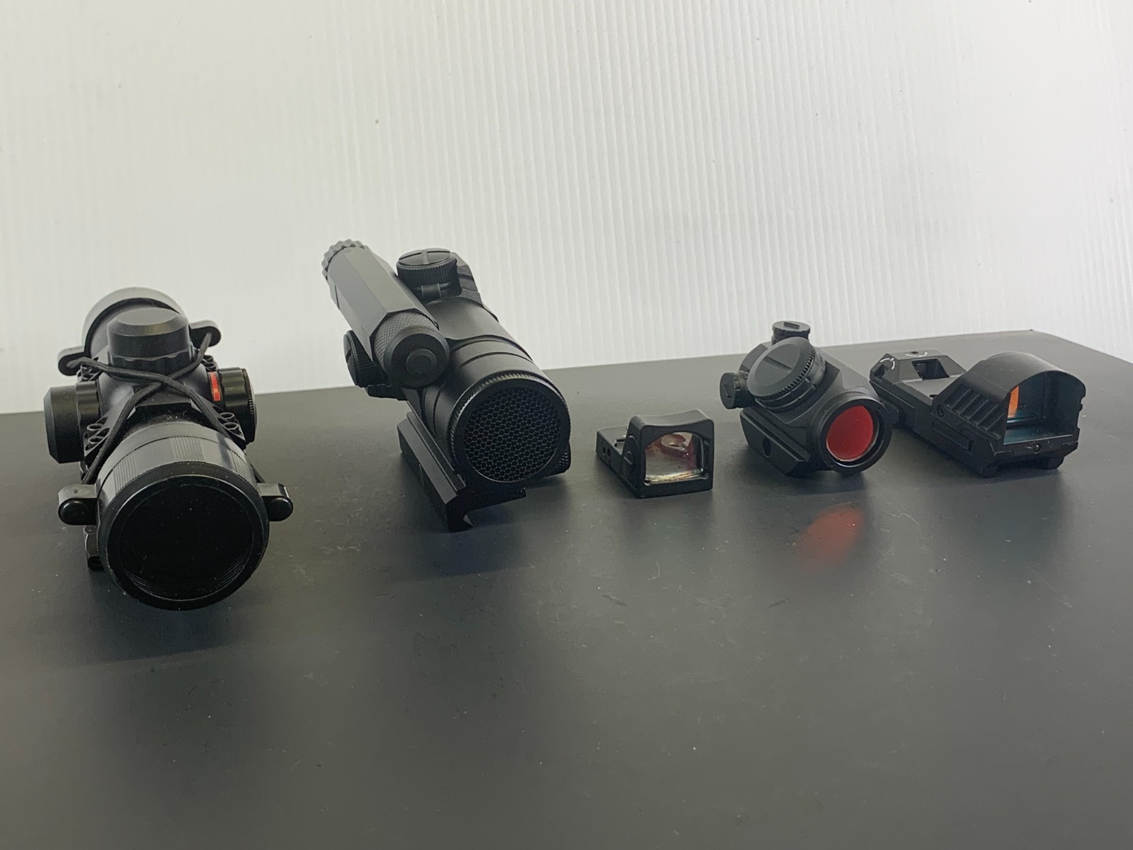 LOT OF 5 BROKEN RED DOT SIGHTS FOR REPAIR OR PARTS