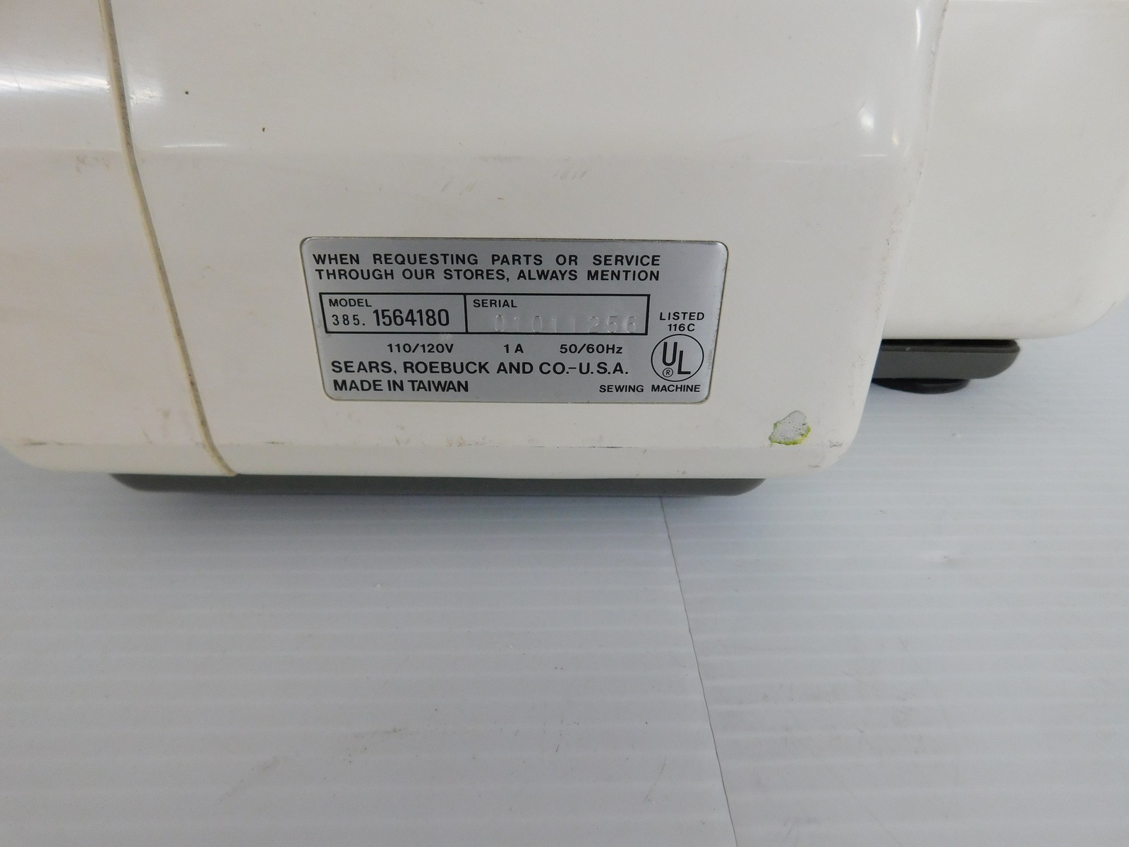 KENMORE 3/4 SERGER OVERLOCK MACHINE MODEL 385 (SJB74)