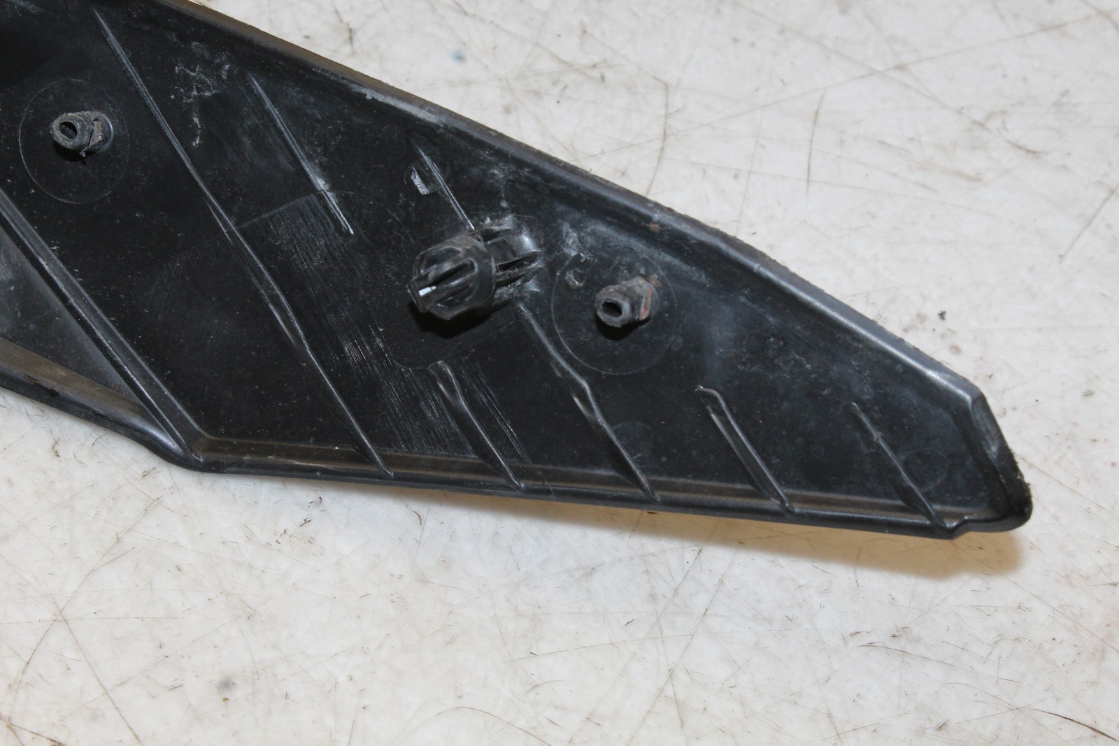 2015 Ski-doo Summit XM 800 Windshield Trim 517304922